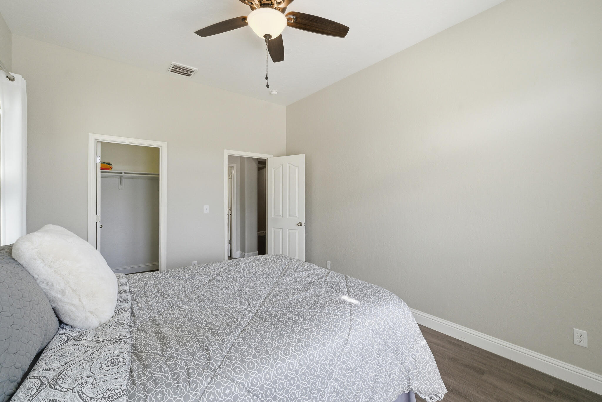 1301 N University Ct, Visalia, CA 93291