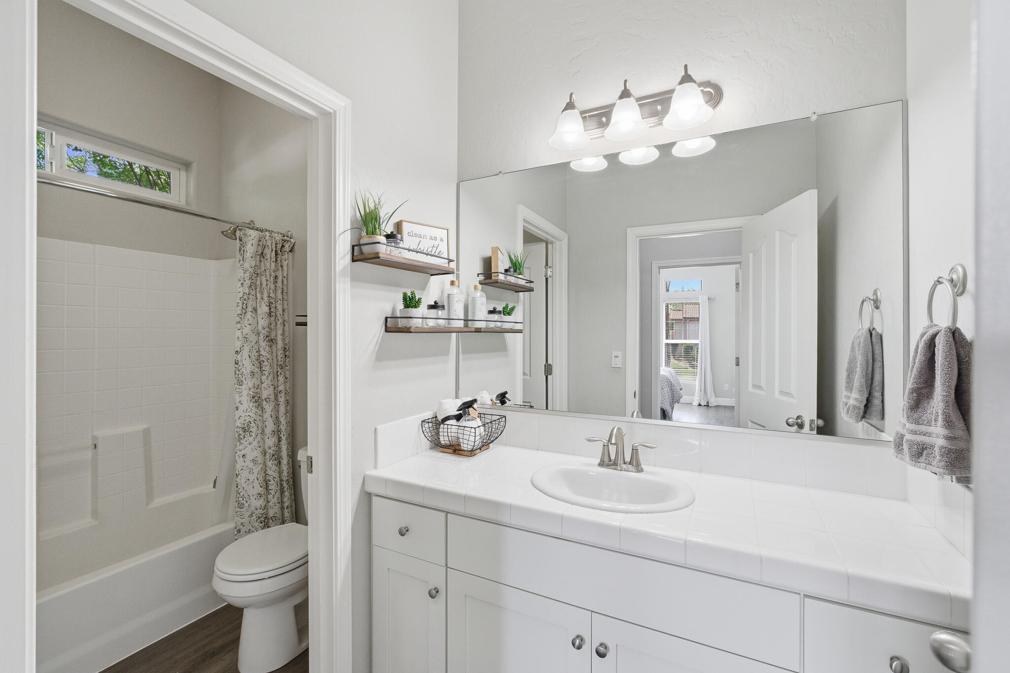 1301 N University Ct, Visalia, CA 93291