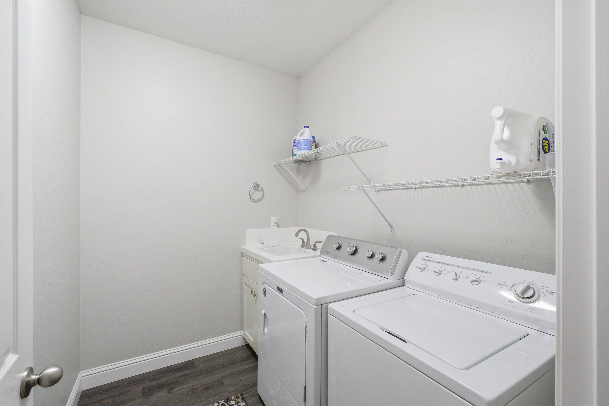 1301 N University Ct, Visalia, CA 93291