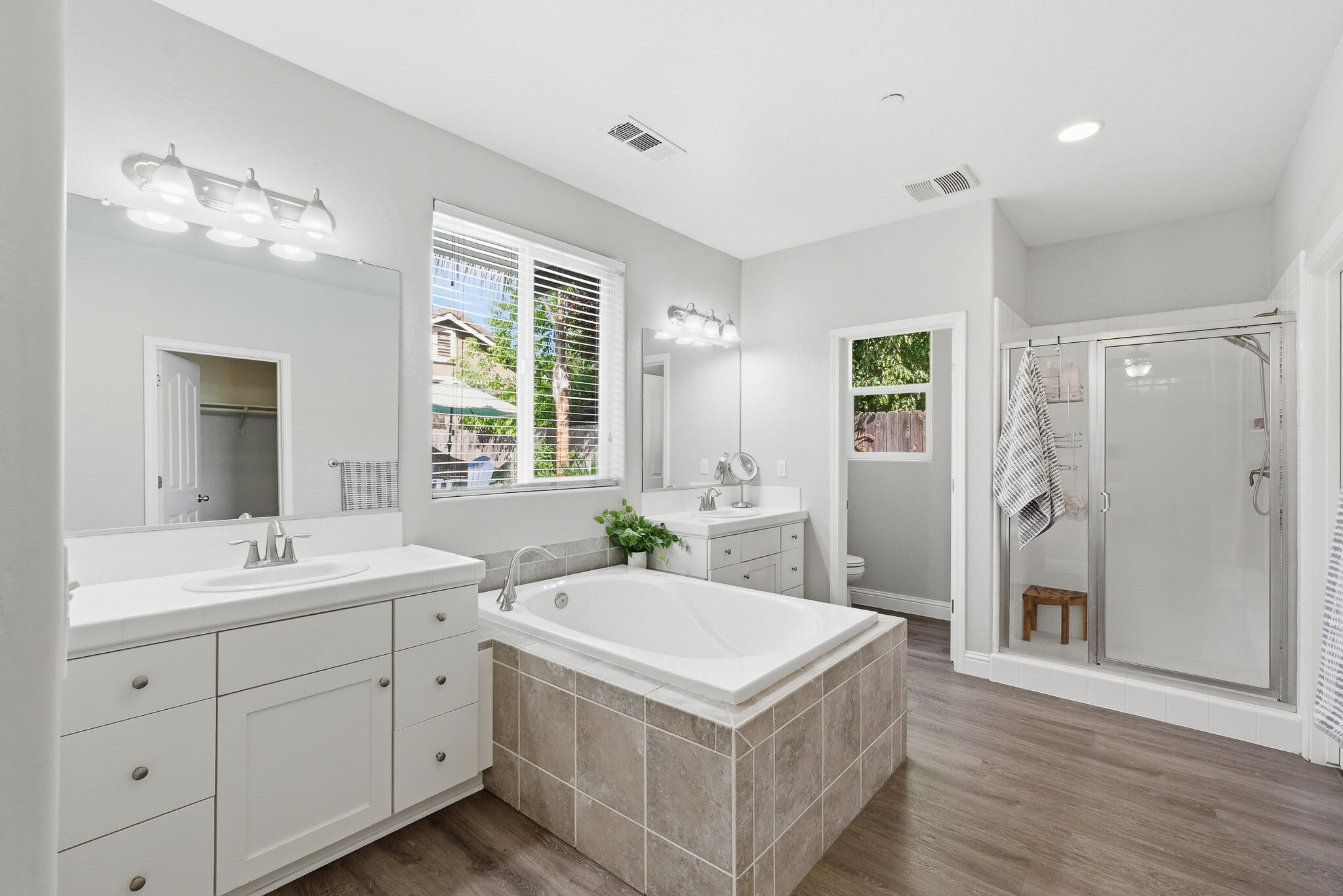 1301 N University Ct, Visalia, CA 93291