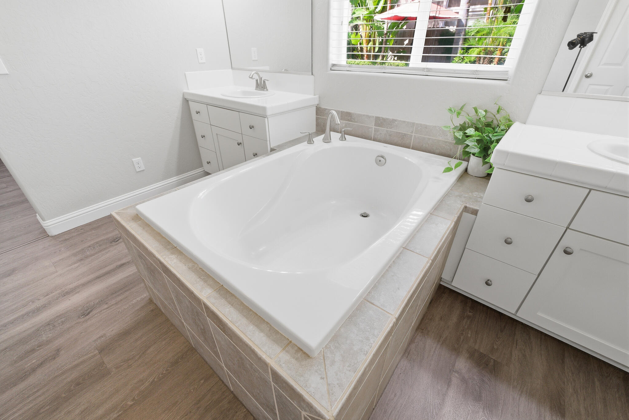 1301 N University Ct, Visalia, CA 93291