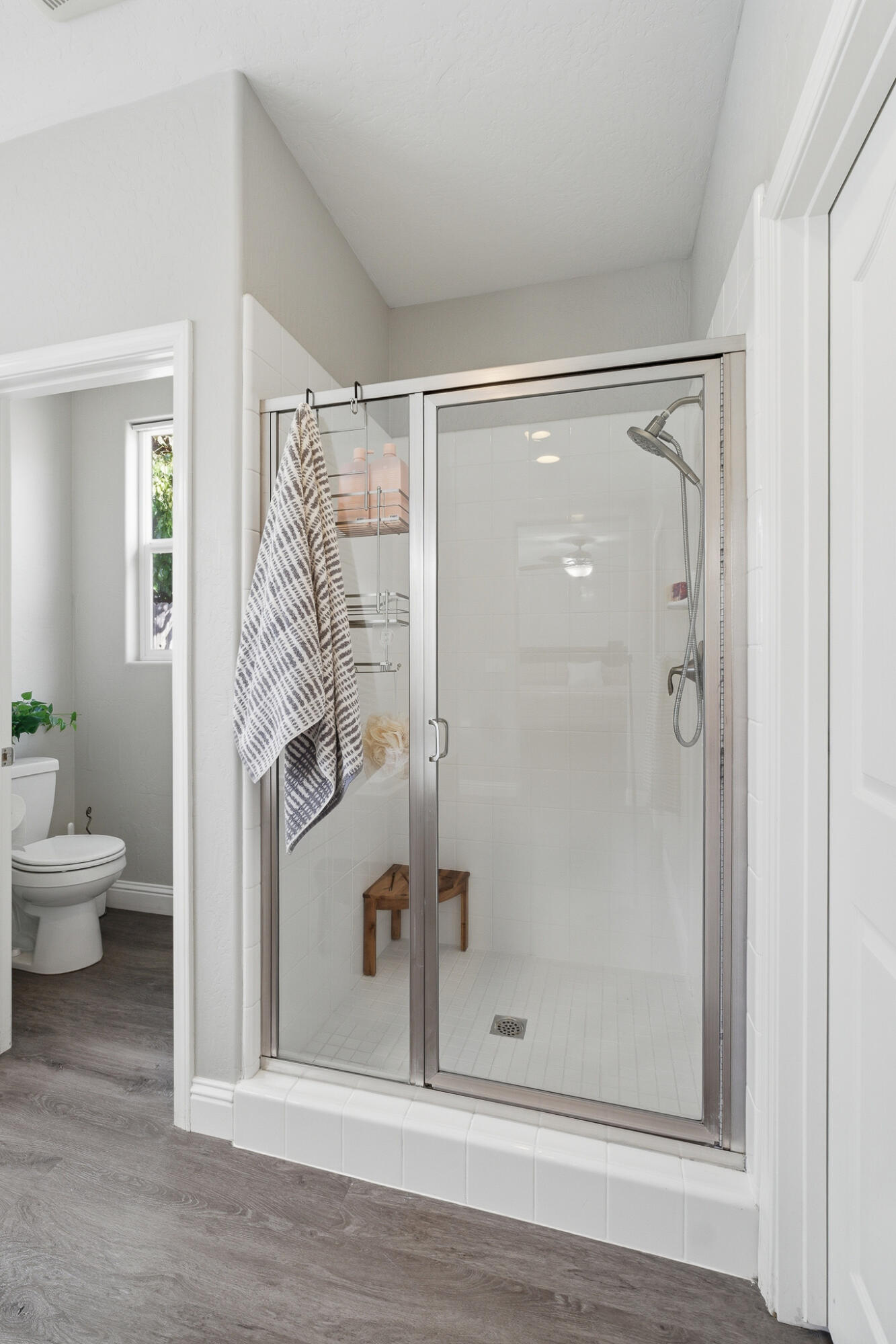 1301 N University Ct, Visalia, CA 93291