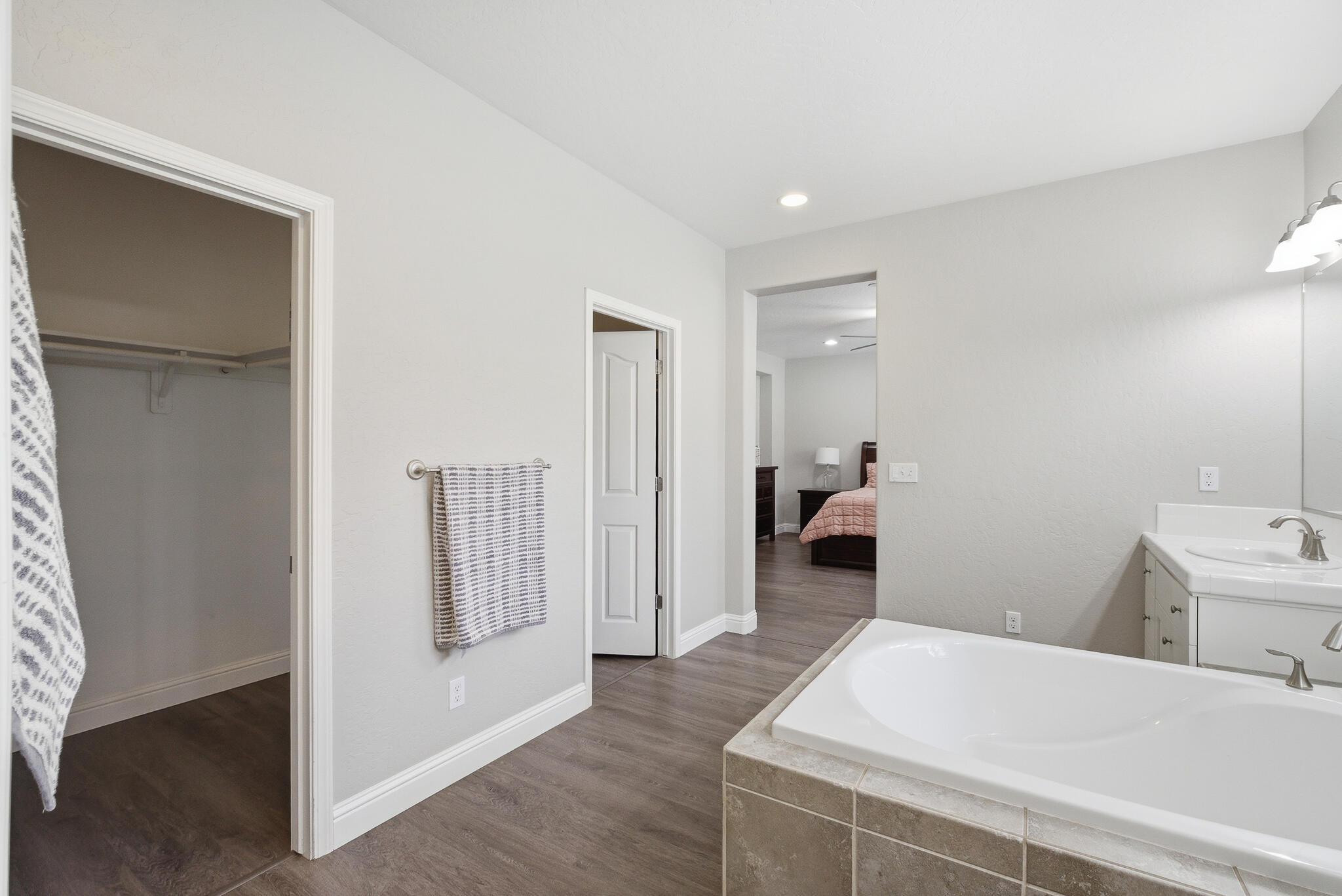 1301 N University Ct, Visalia, CA 93291