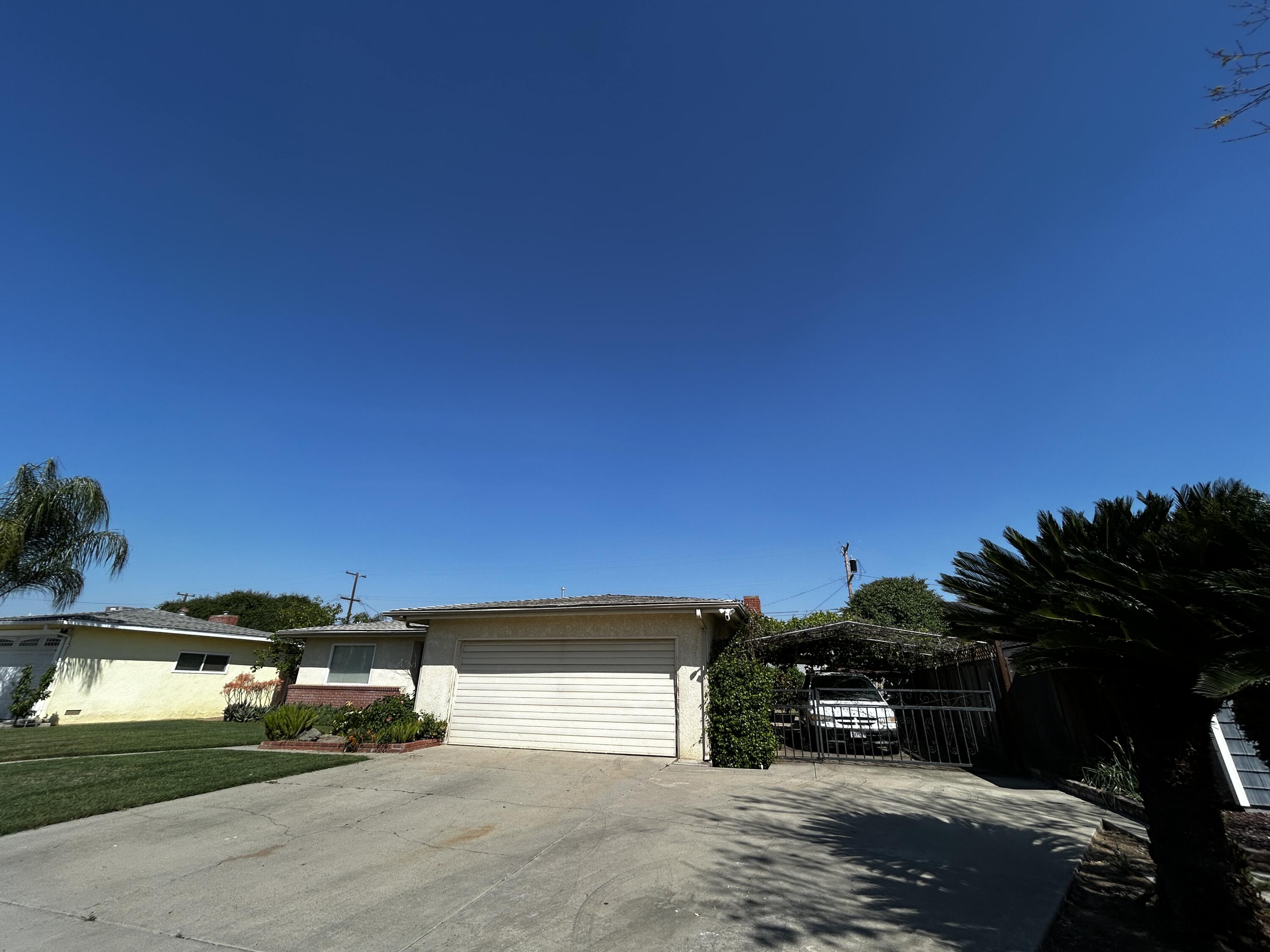 636 N Newton Dr, Dinuba, CA 93618