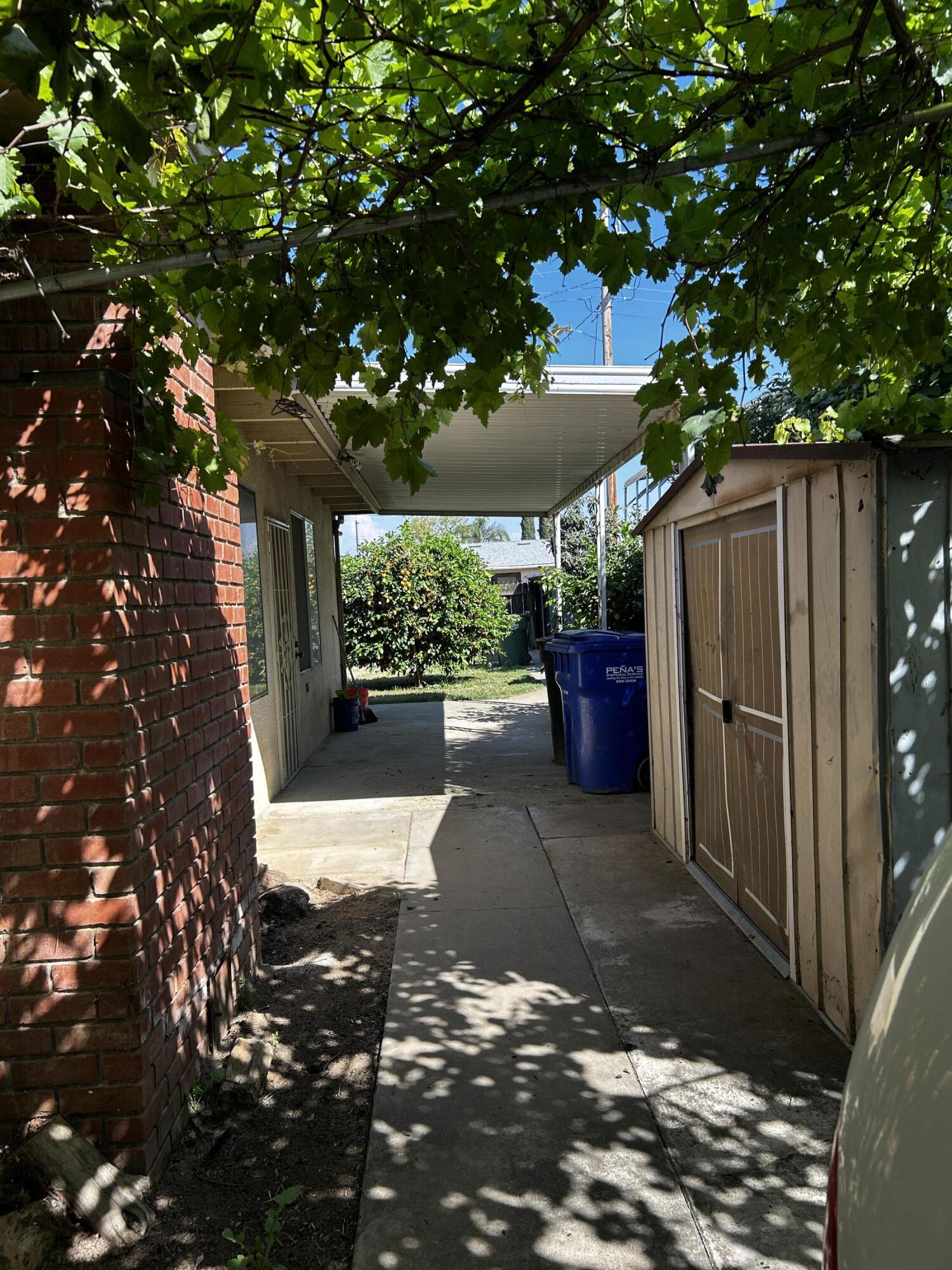 636 N Newton Dr, Dinuba, CA 93618