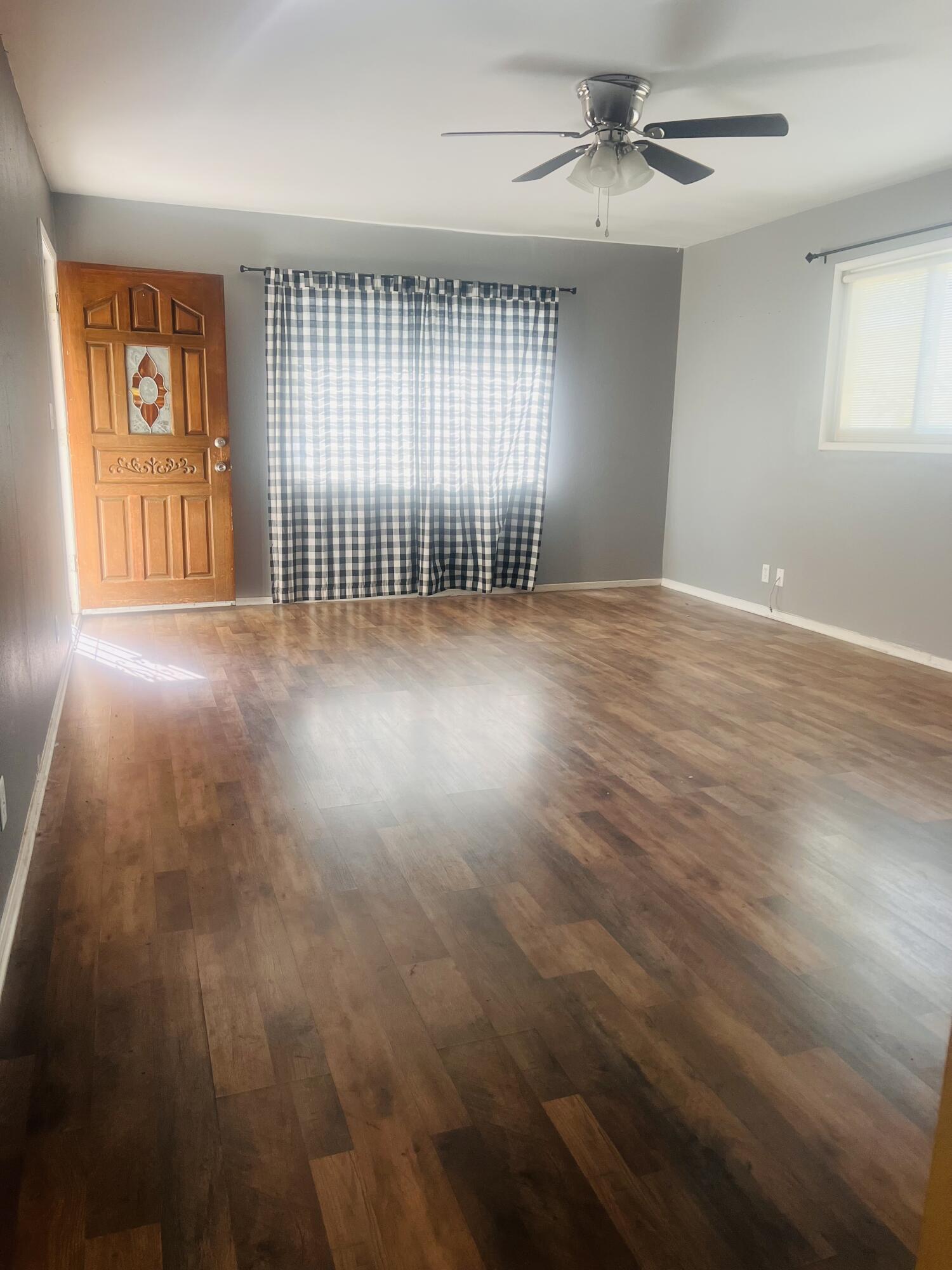 636 N Newton Dr, Dinuba, CA 93618