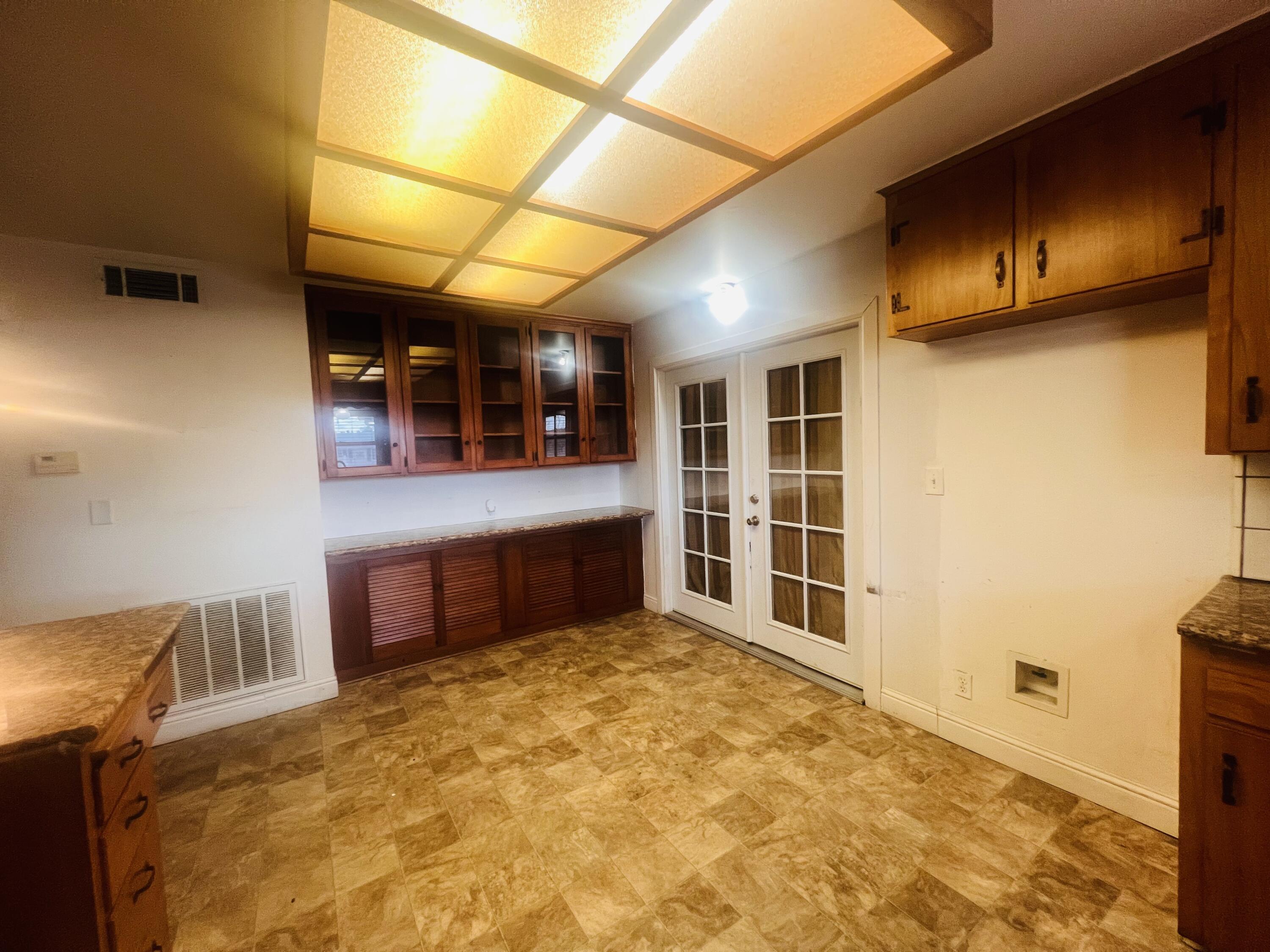 636 N Newton Dr, Dinuba, CA 93618