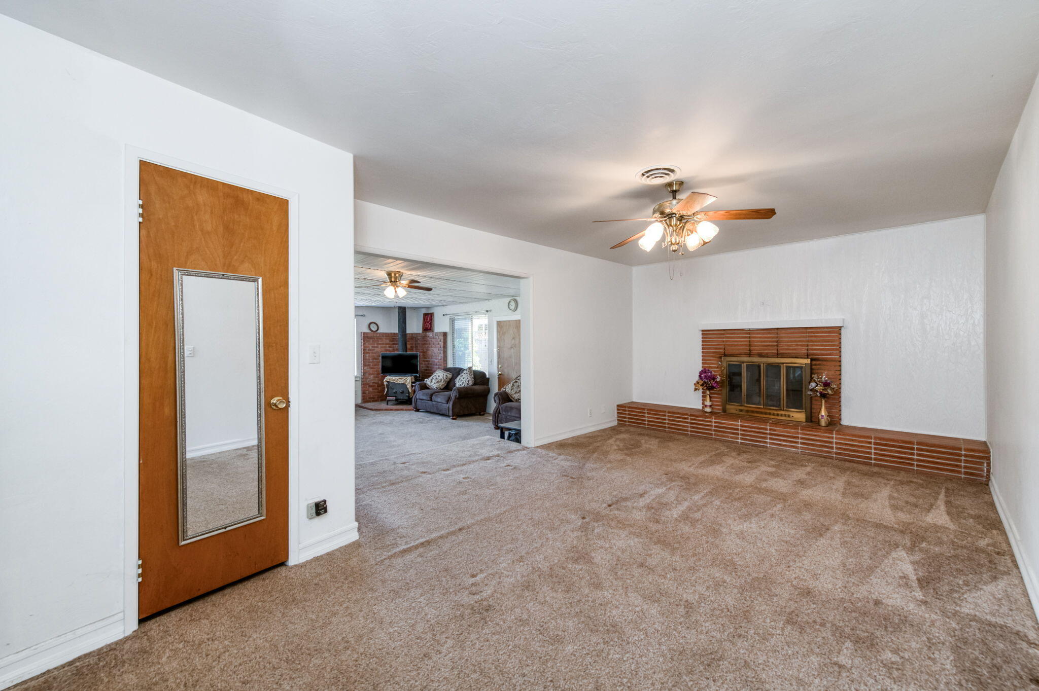 636 N Newton Dr, Dinuba, CA 93618