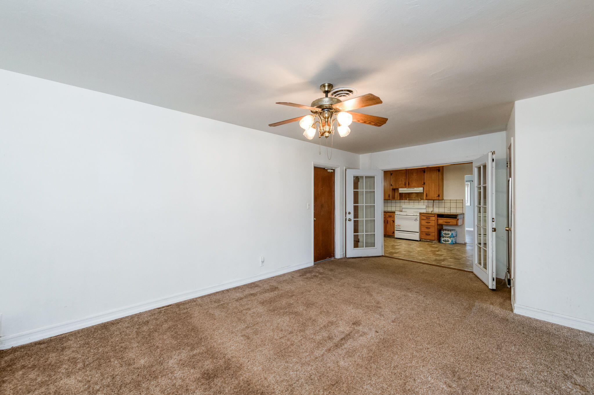 636 N Newton Dr, Dinuba, CA 93618