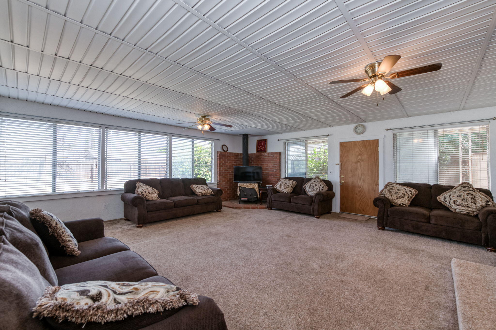 636 N Newton Dr, Dinuba, CA 93618