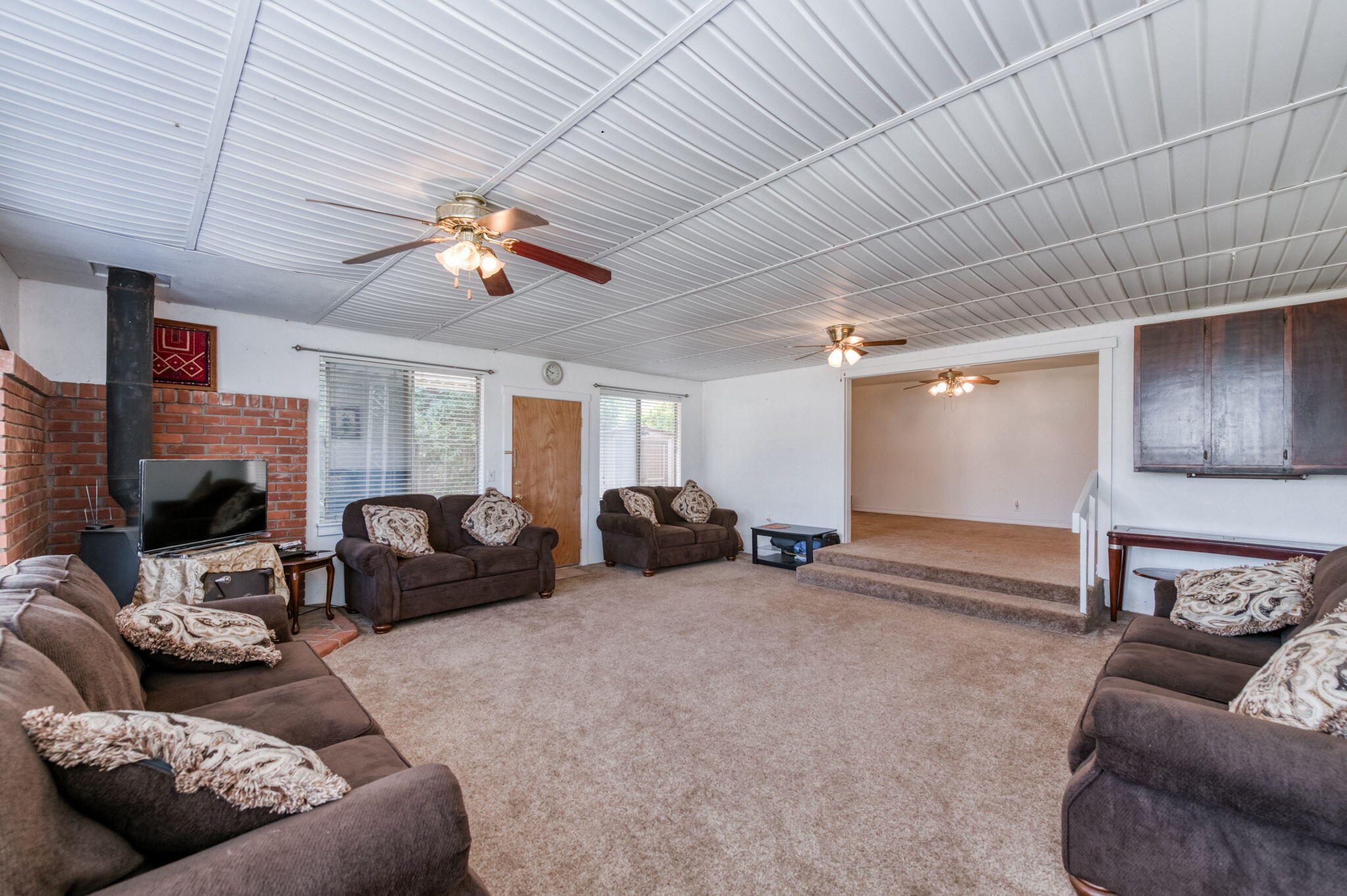 636 N Newton Dr, Dinuba, CA 93618