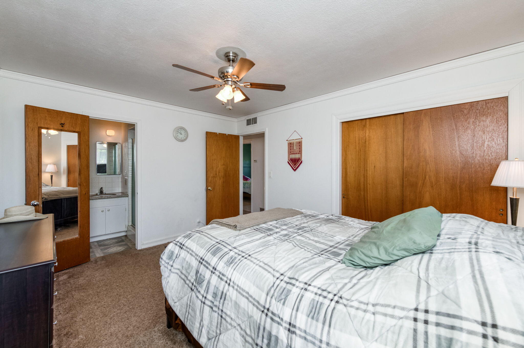 636 N Newton Dr, Dinuba, CA 93618