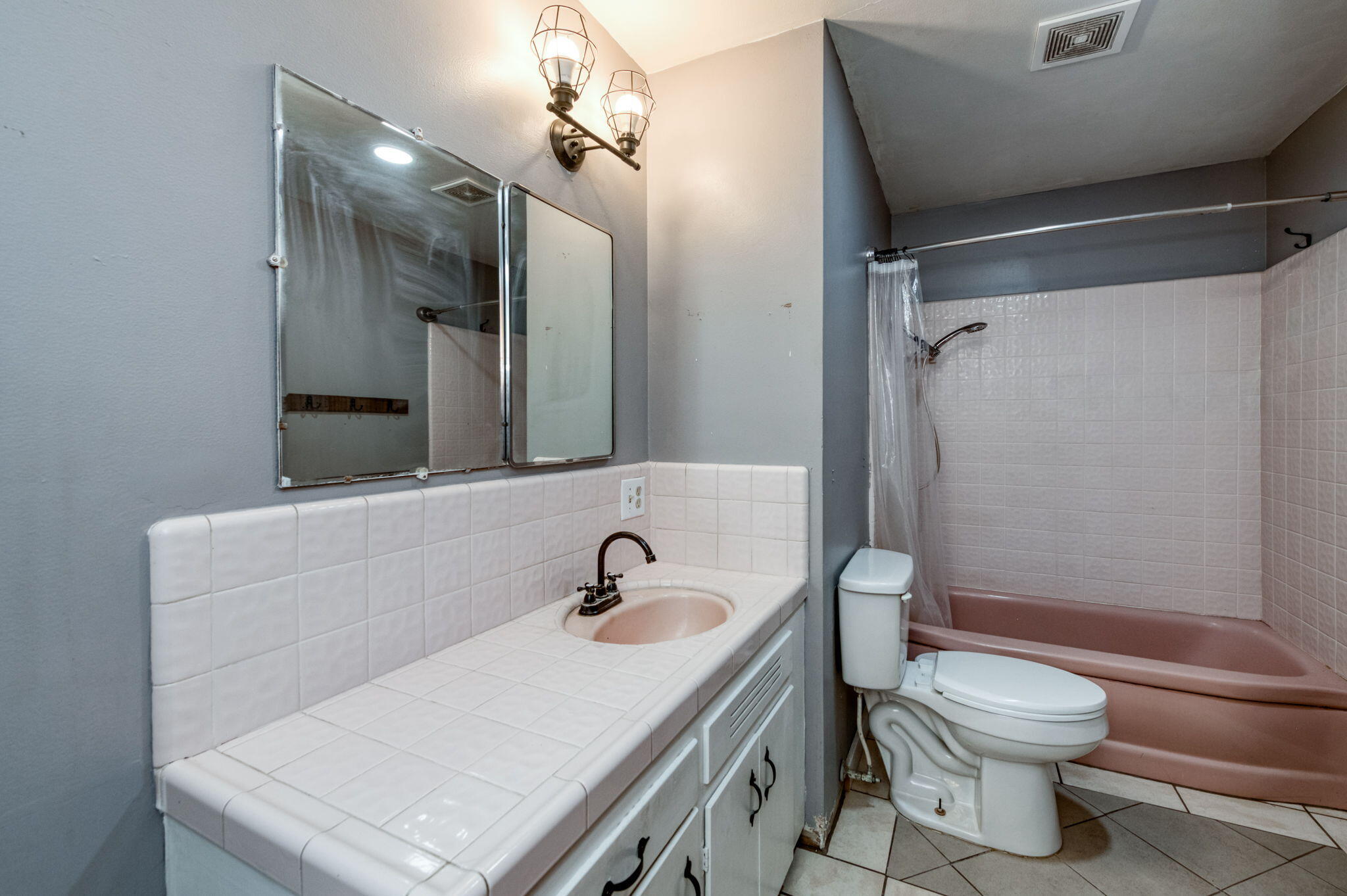 636 N Newton Dr, Dinuba, CA 93618