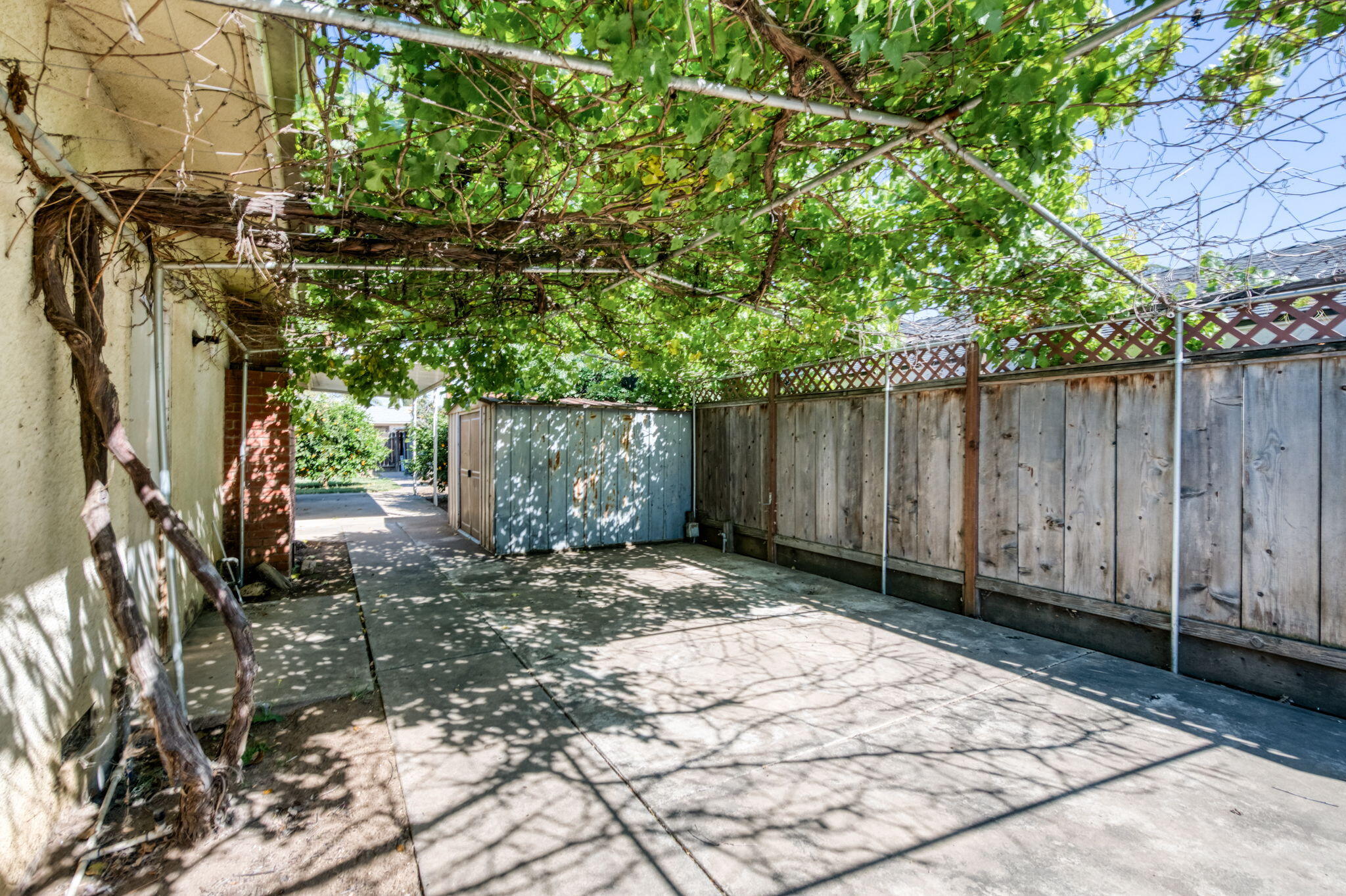 636 N Newton Dr, Dinuba, CA 93618