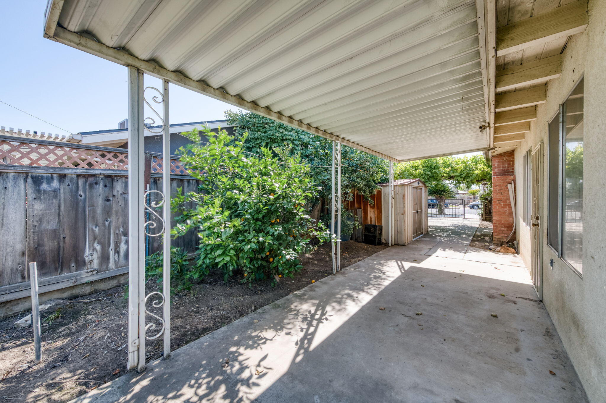 636 N Newton Dr, Dinuba, CA 93618