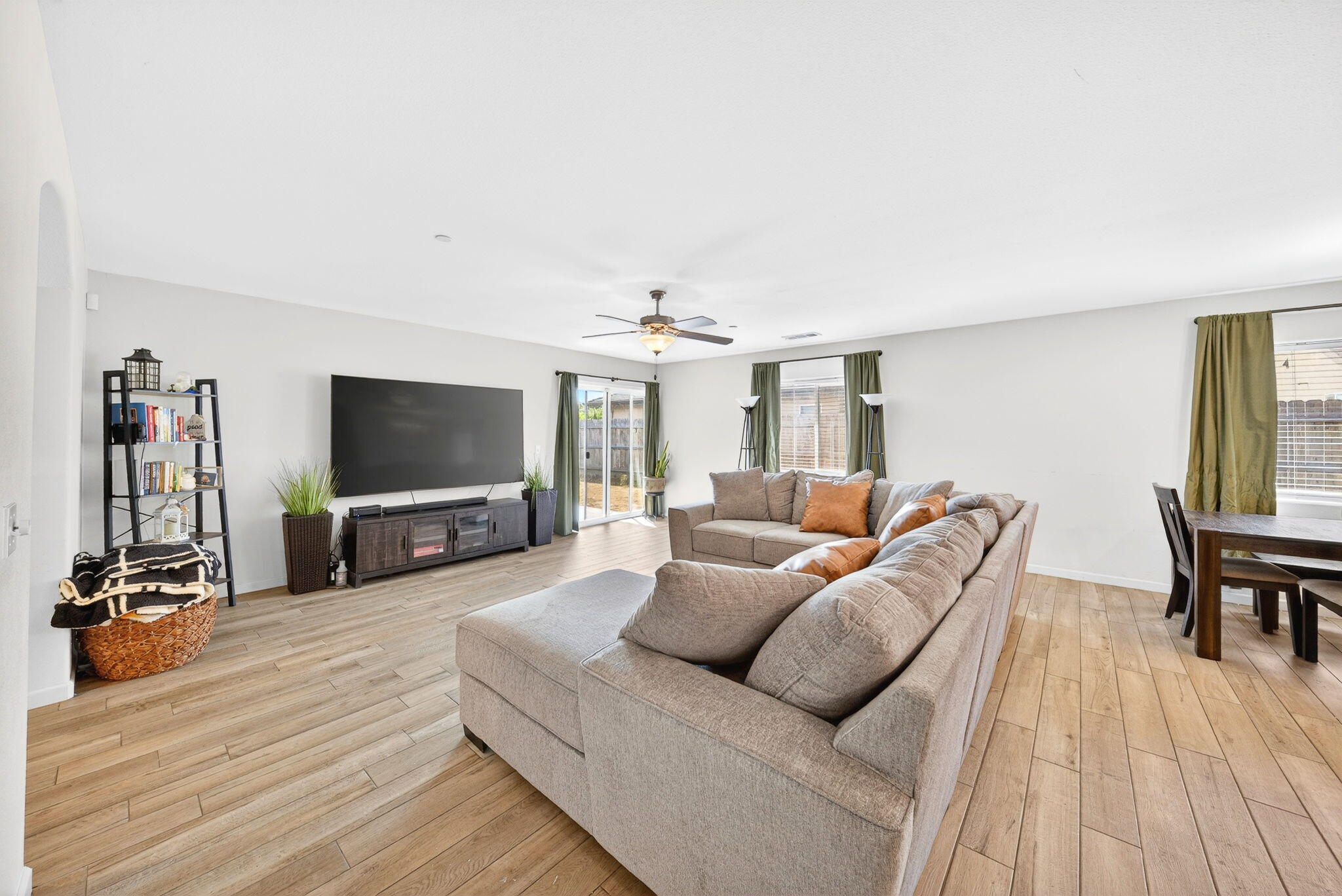 2611 W W Theta Ave, Porterville, CA 93257