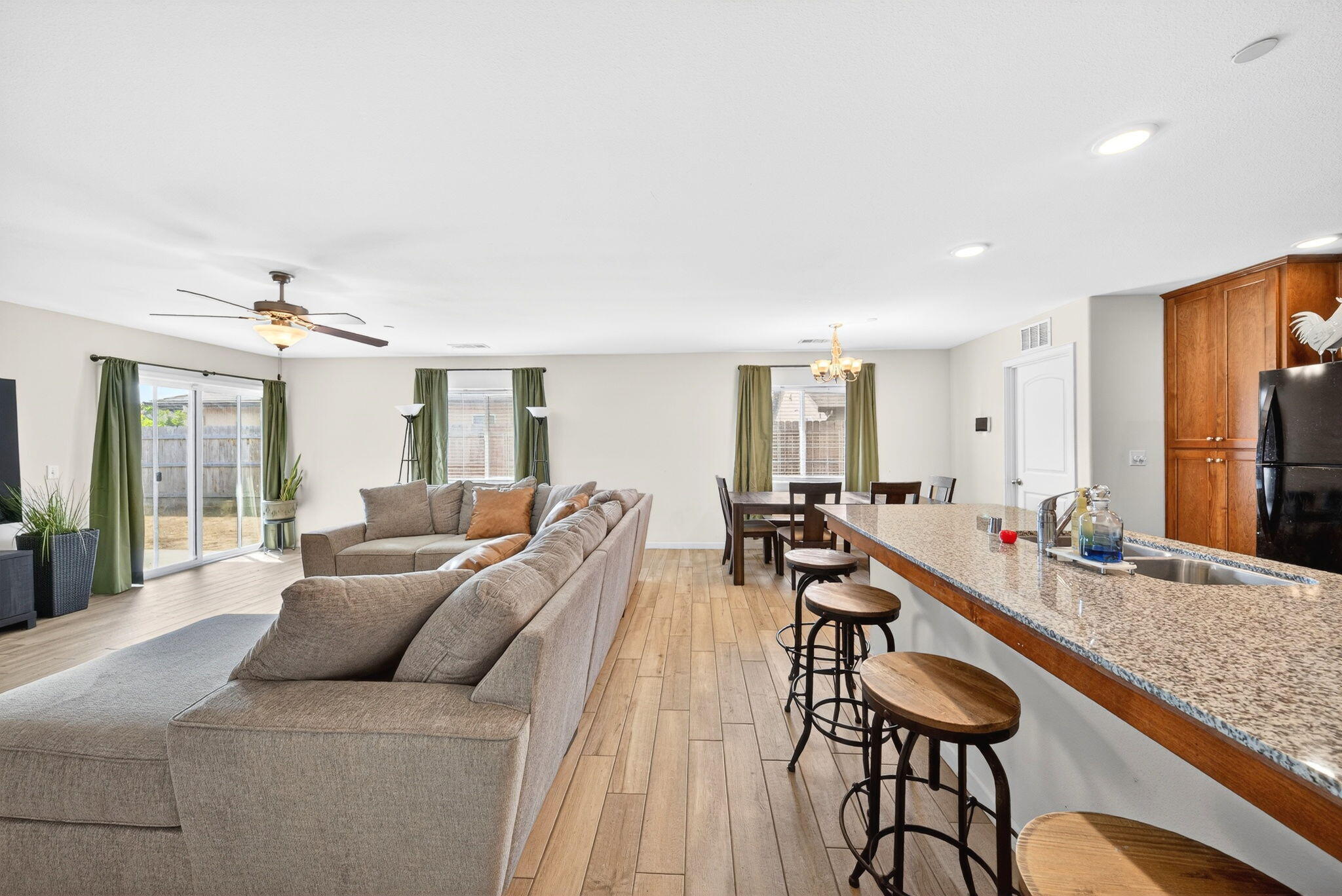 2611 W W Theta Ave, Porterville, CA 93257