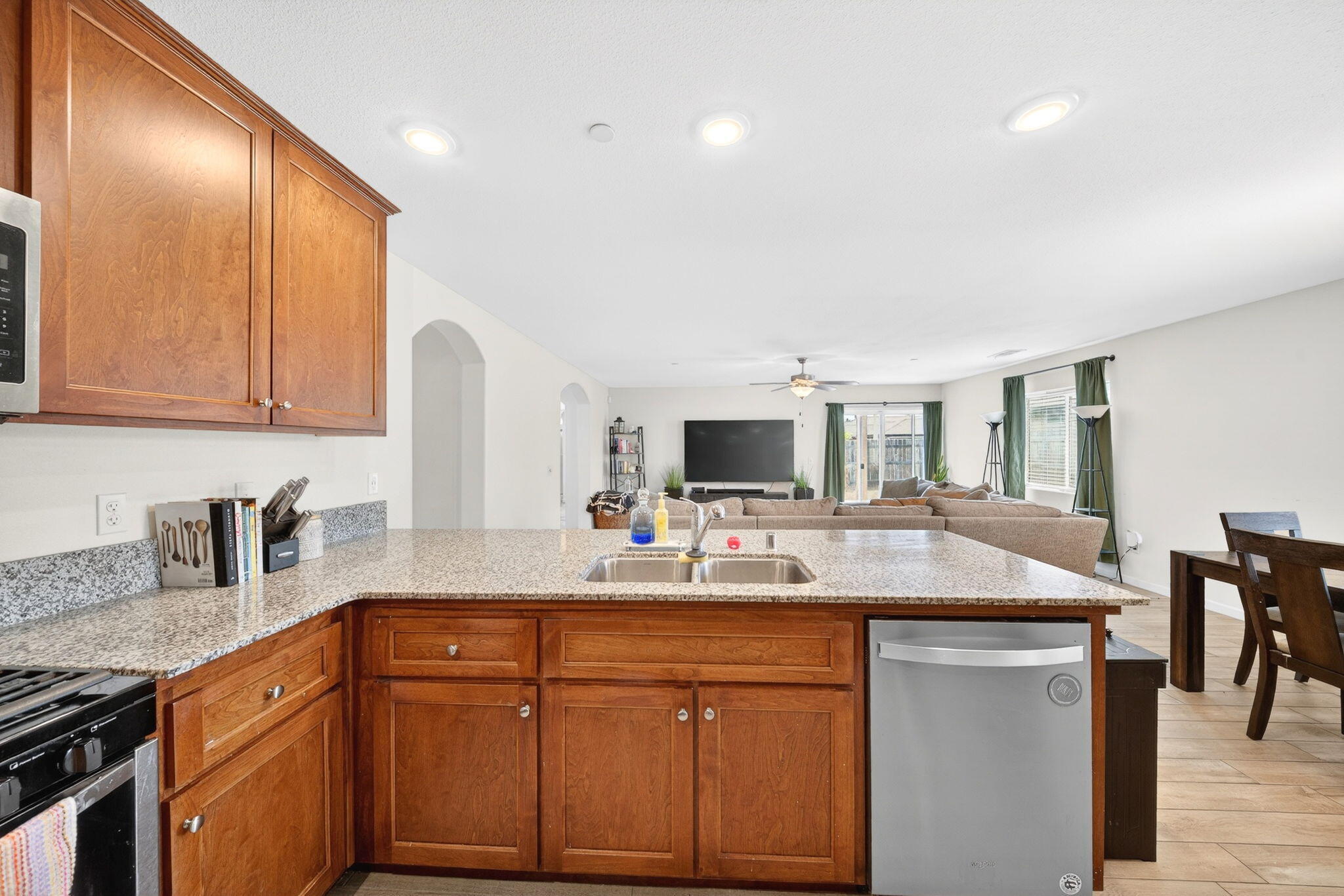 2611 W W Theta Ave, Porterville, CA 93257