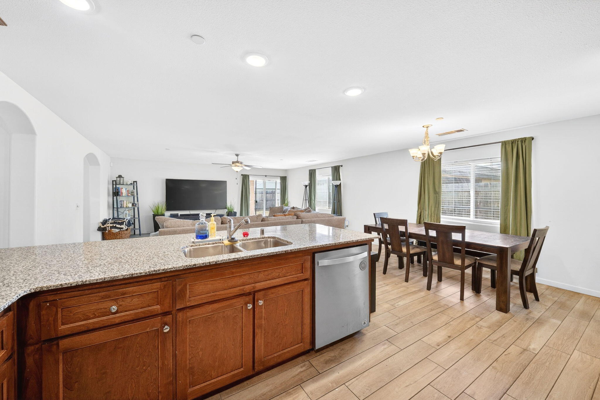 2611 W W Theta Ave, Porterville, CA 93257