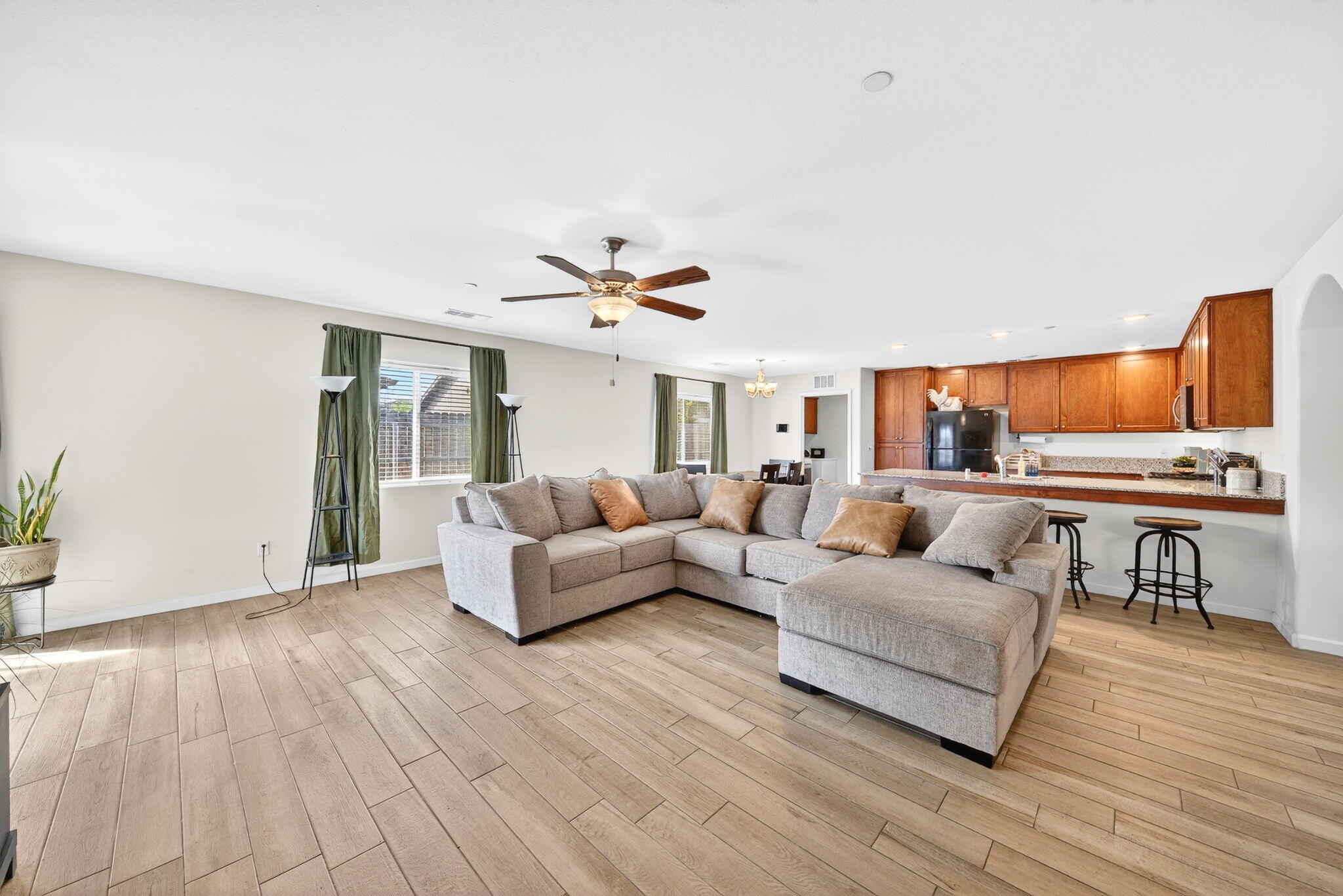 2611 W W Theta Ave, Porterville, CA 93257