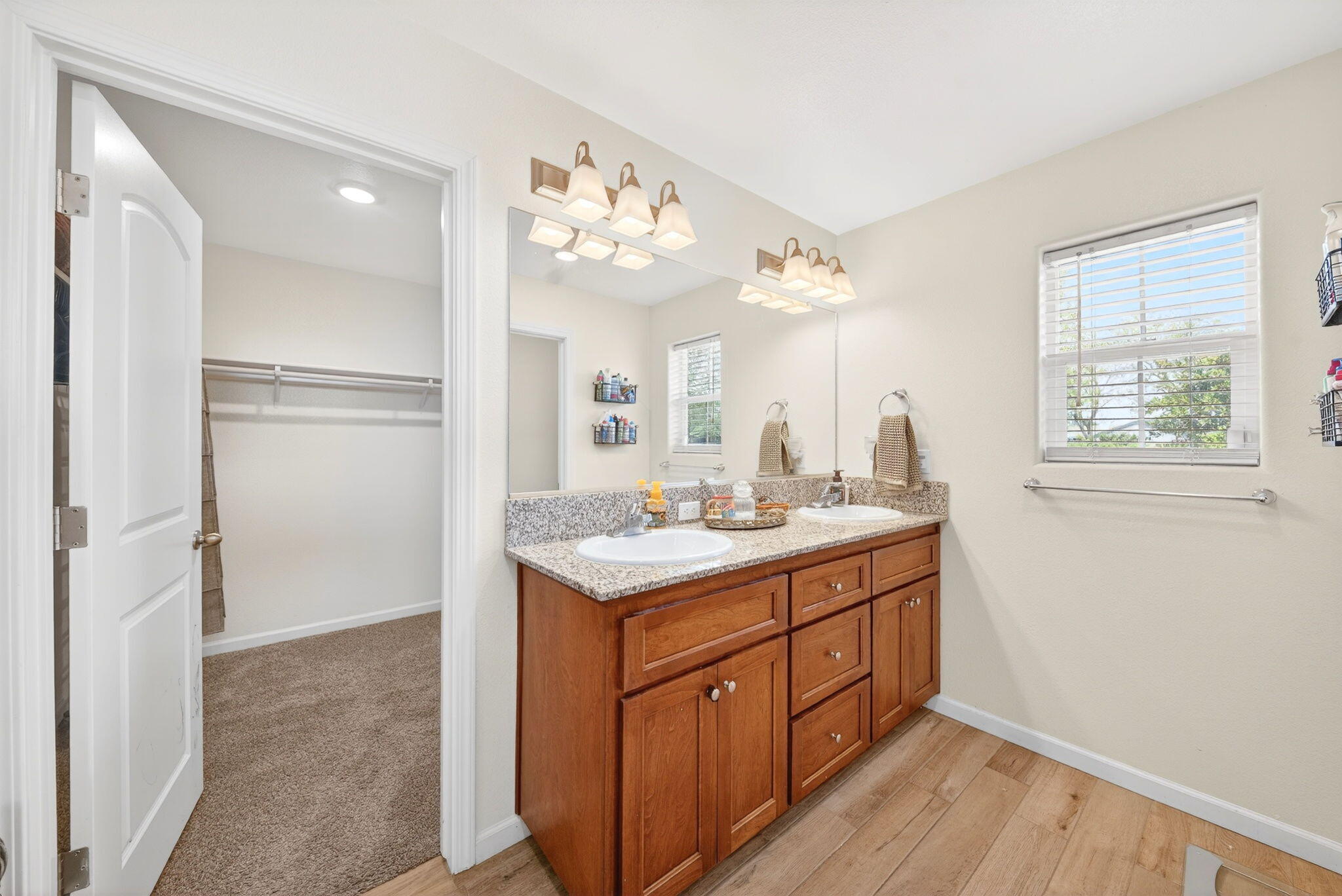 2611 W W Theta Ave, Porterville, CA 93257