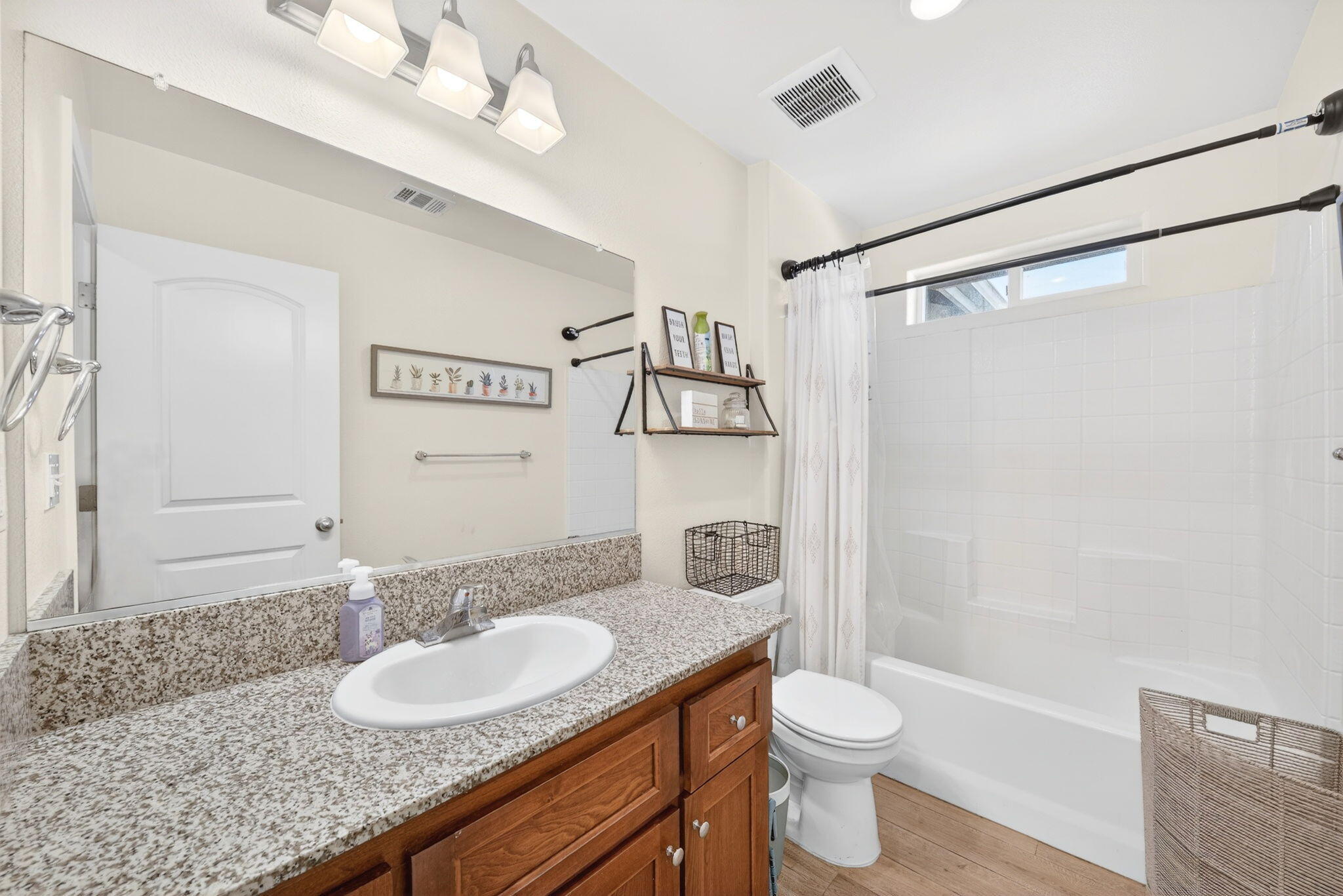 2611 W W Theta Ave, Porterville, CA 93257