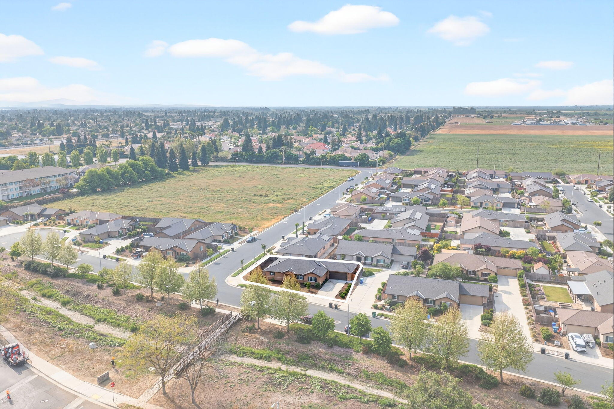 2611 W W Theta Ave, Porterville, CA 93257