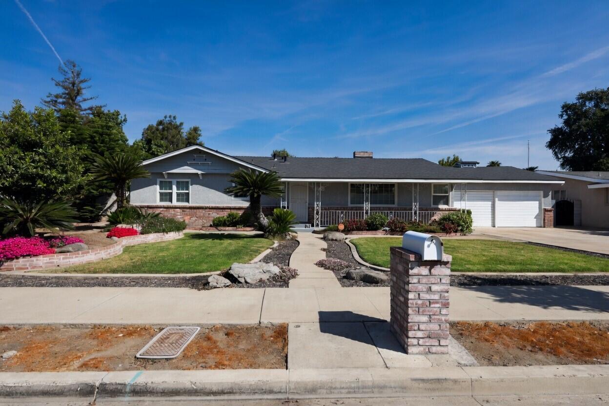 494 E Merritt Ave, Tulare, CA 93274