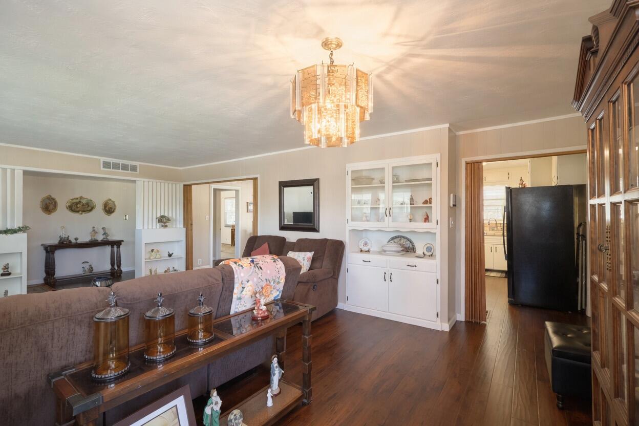 494 E Merritt Ave, Tulare, CA 93274