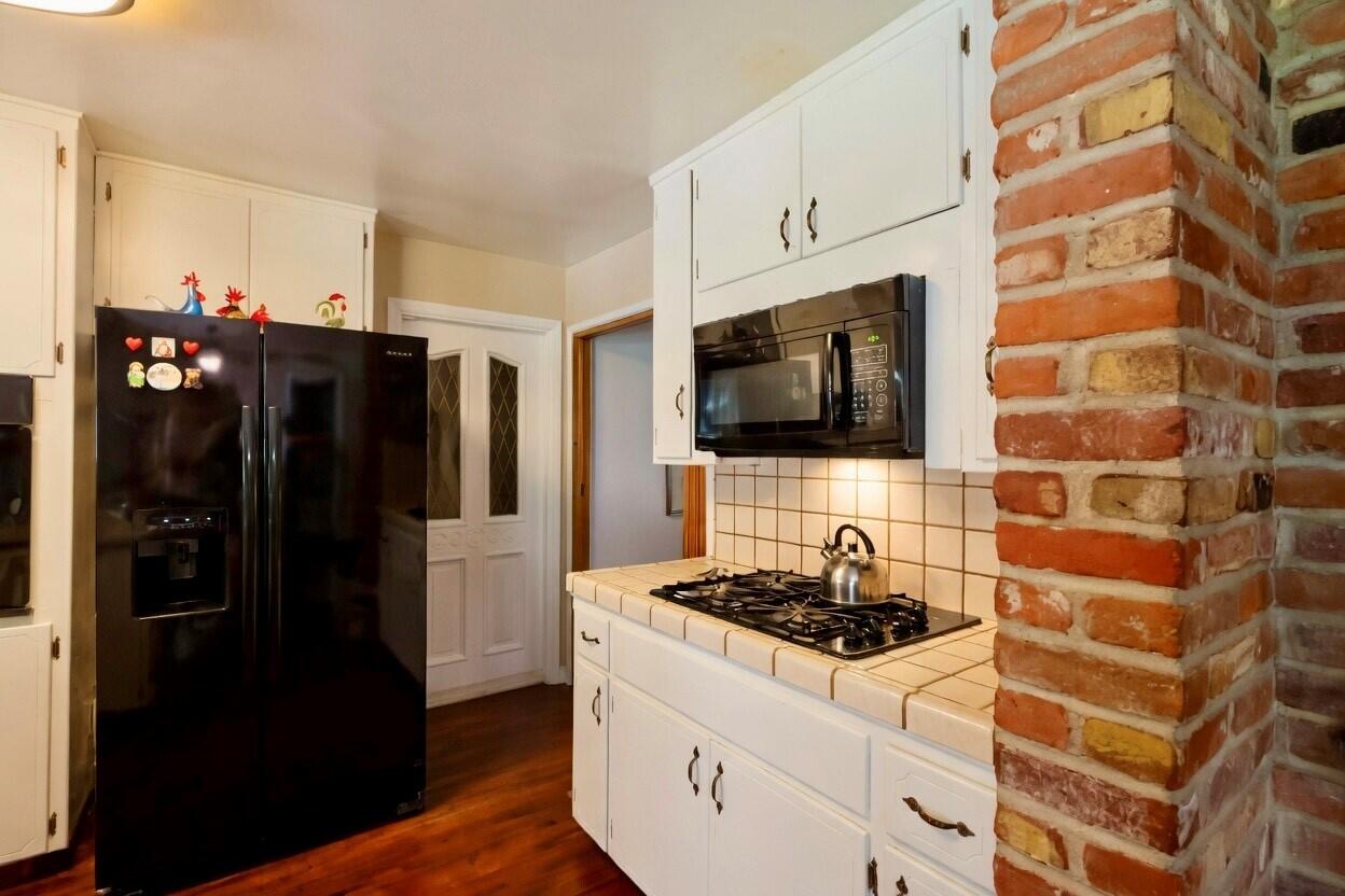 494 E Merritt Ave, Tulare, CA 93274