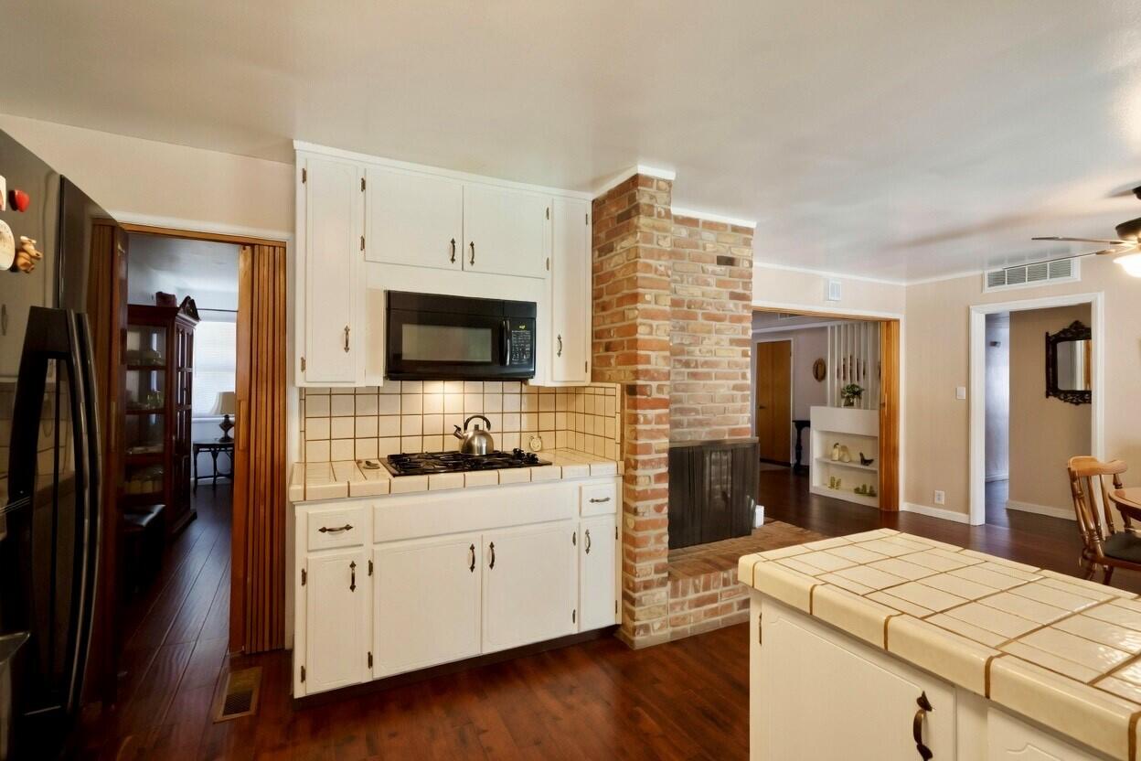 494 E Merritt Ave, Tulare, CA 93274