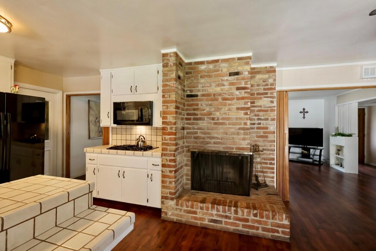 494 E Merritt Ave, Tulare, CA 93274