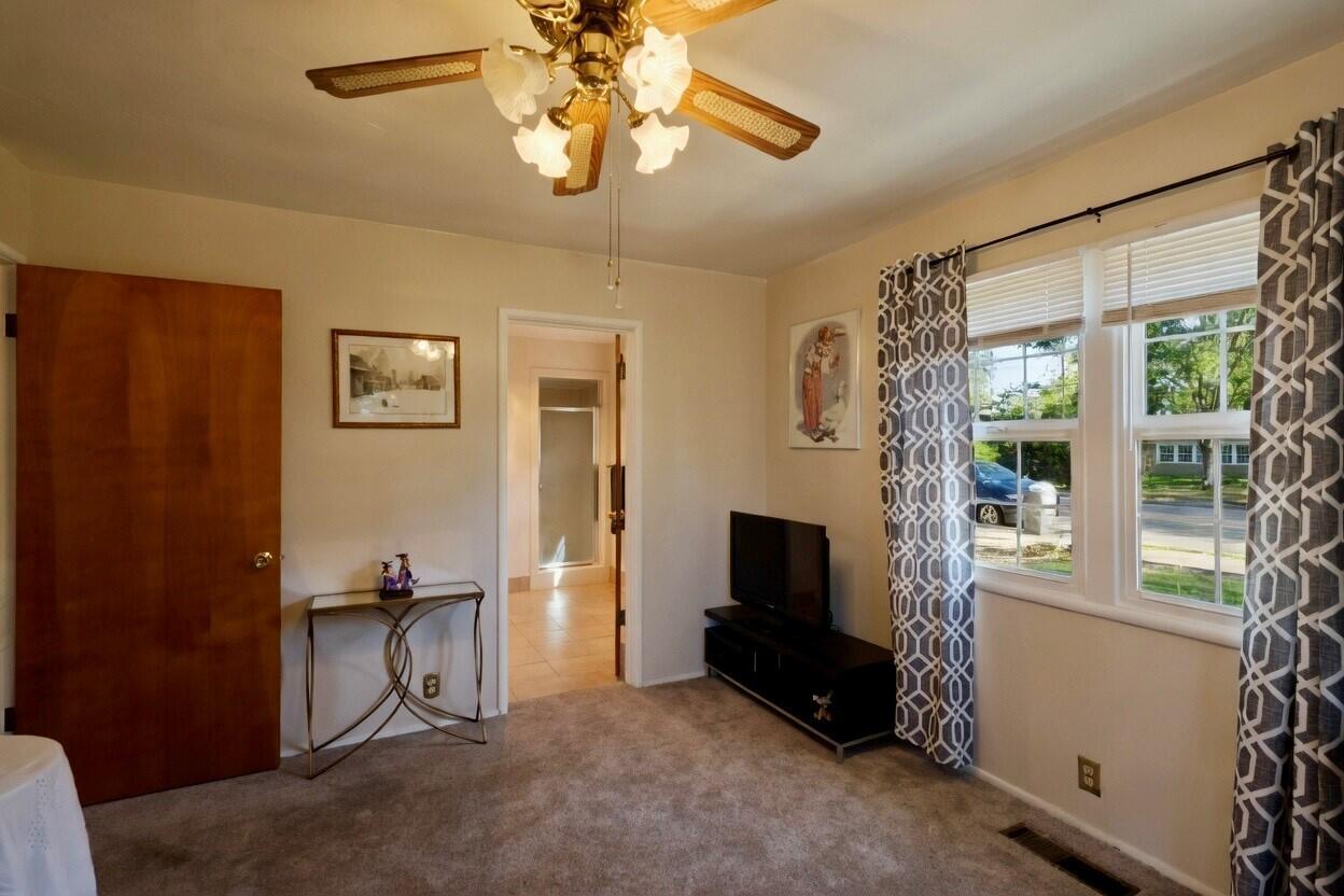 494 E Merritt Ave, Tulare, CA 93274