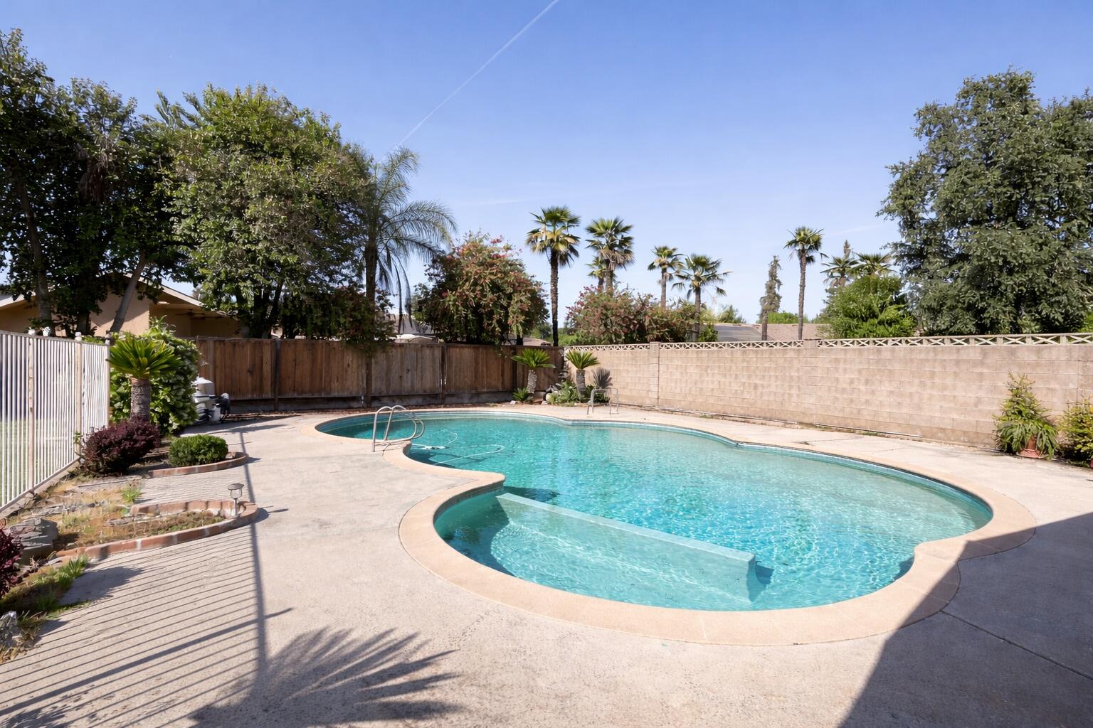 494 E Merritt Ave, Tulare, CA 93274