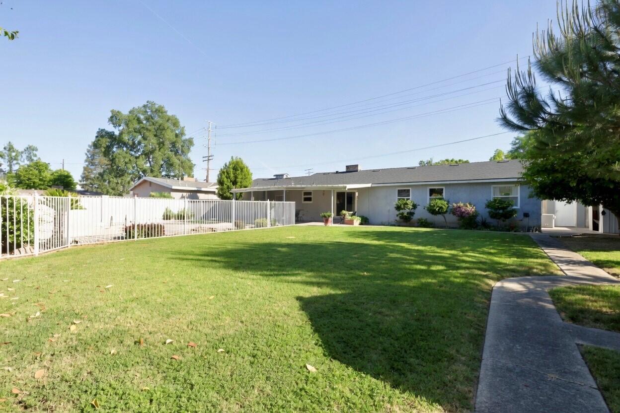494 E Merritt Ave, Tulare, CA 93274