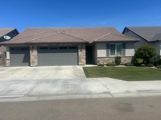 2066 Cabrillo Ct, Tulare, CA 93274