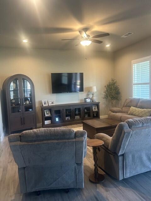 2066 Cabrillo Ct, Tulare, CA 93274