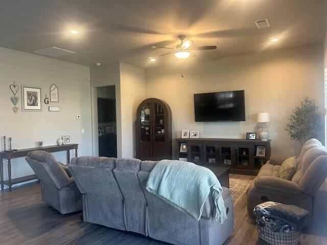 2066 Cabrillo Ct, Tulare, CA 93274