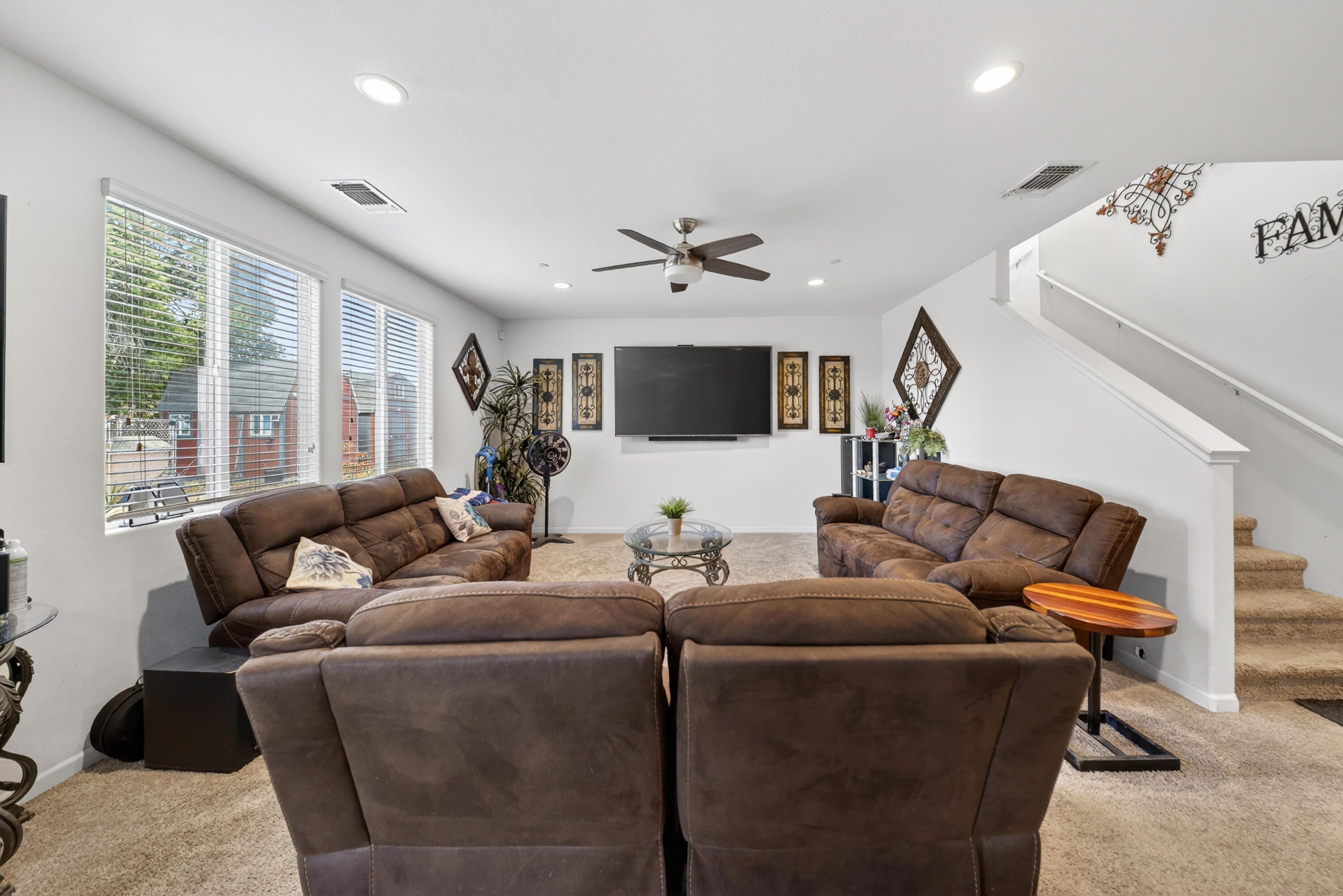 975 Topaz Ave, Lemoore, CA 93245