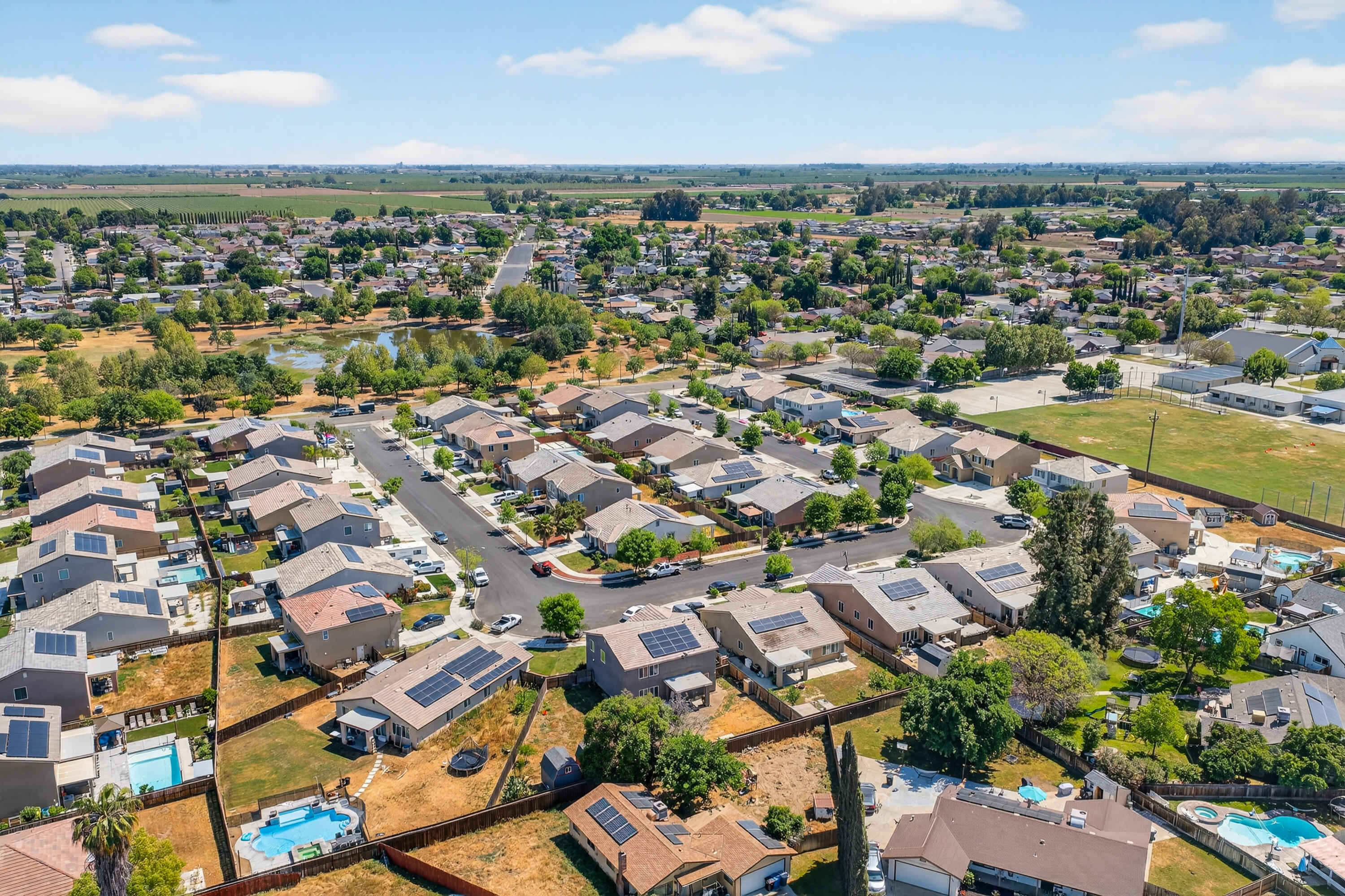 975 Topaz Ave, Lemoore, CA 93245