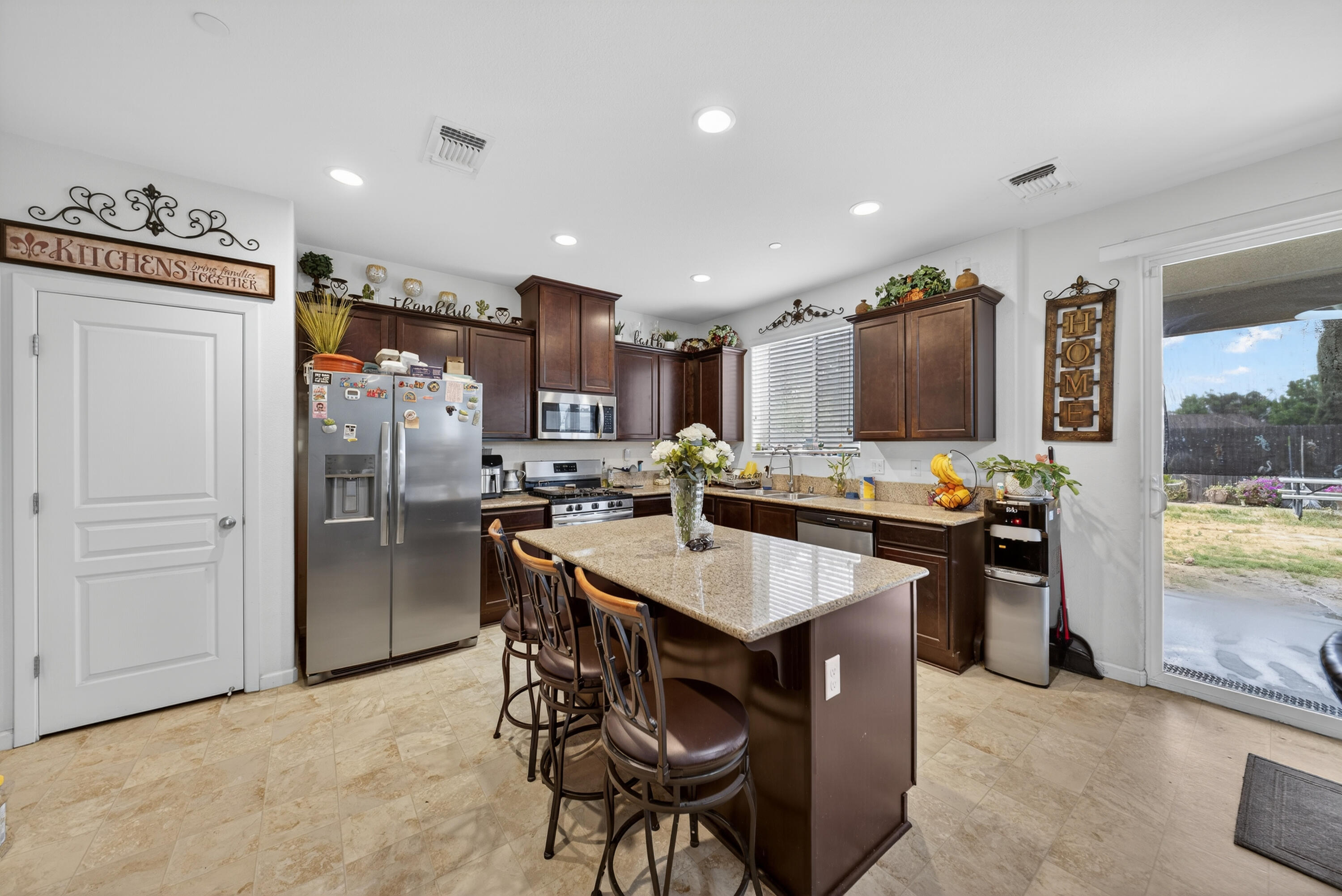 975 Topaz Ave, Lemoore, CA 93245