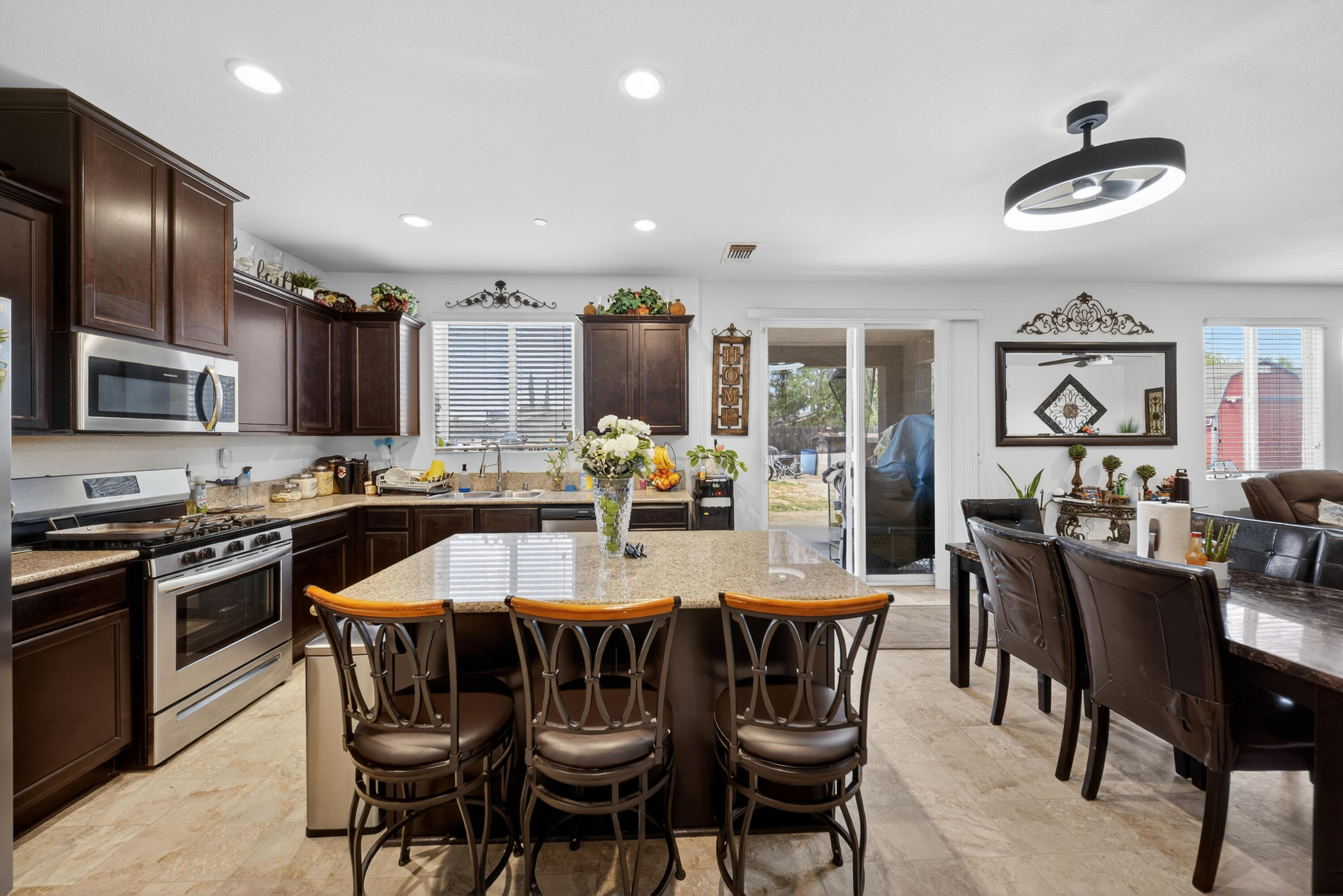 975 Topaz Ave, Lemoore, CA 93245