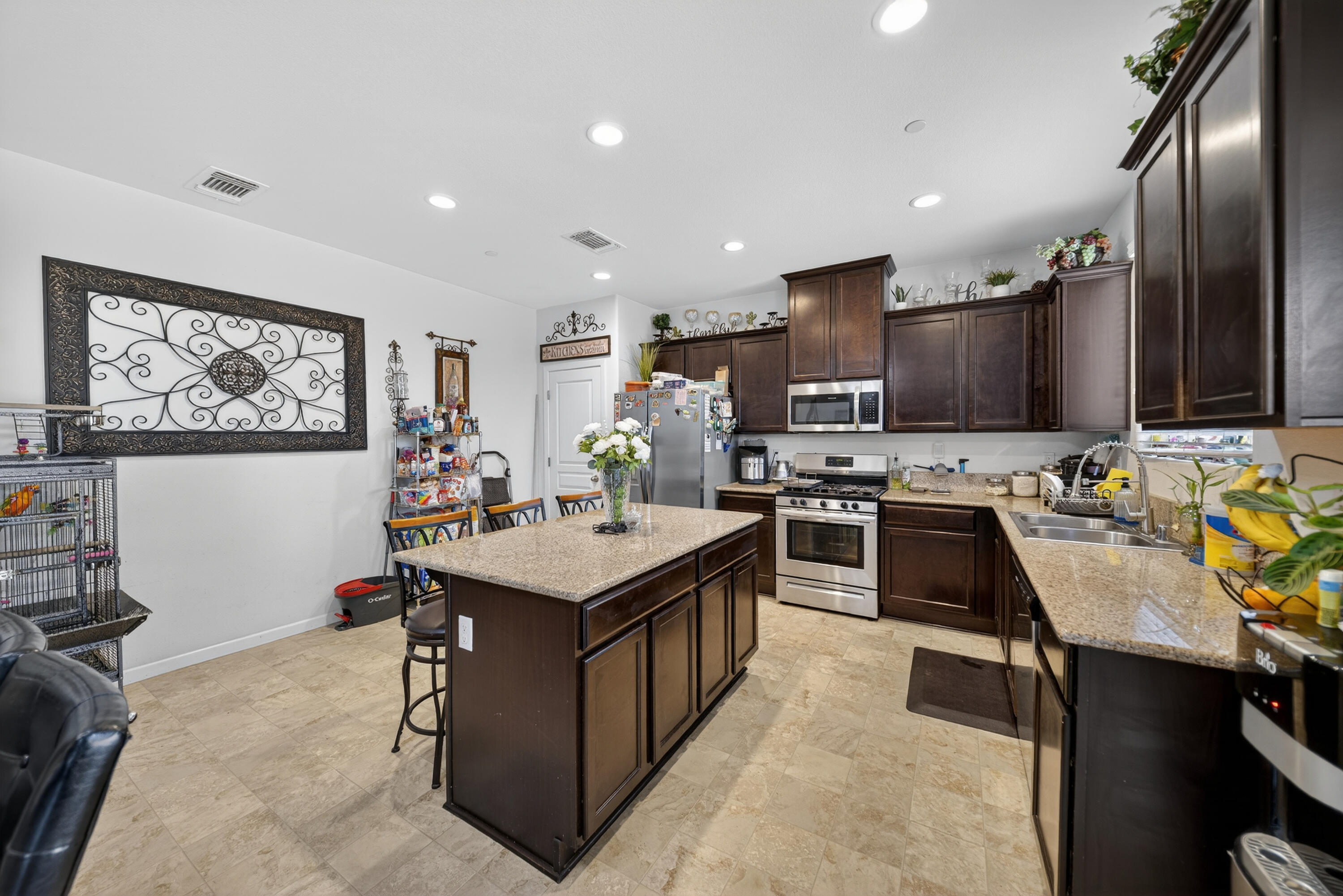 975 Topaz Ave, Lemoore, CA 93245