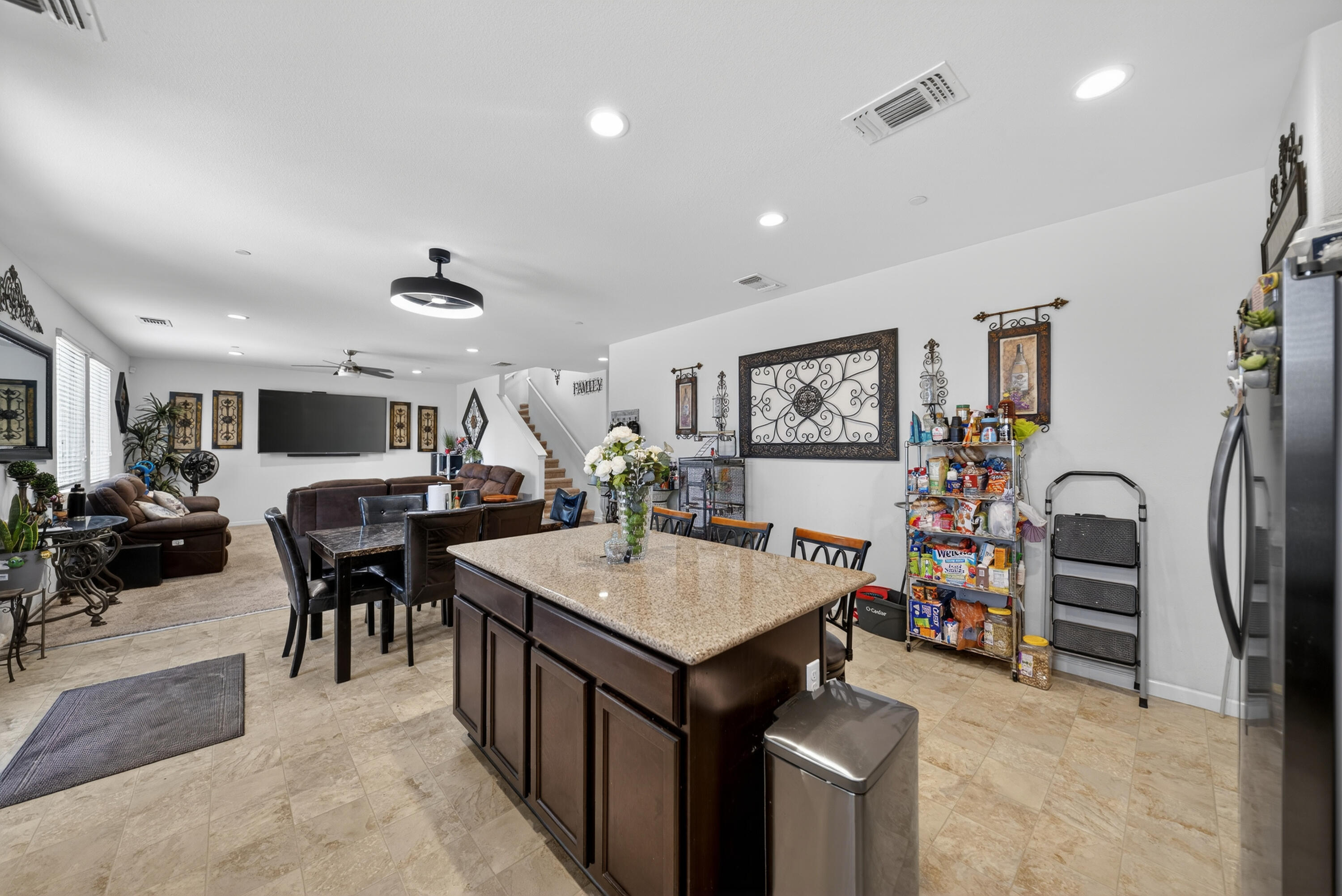 975 Topaz Ave, Lemoore, CA 93245