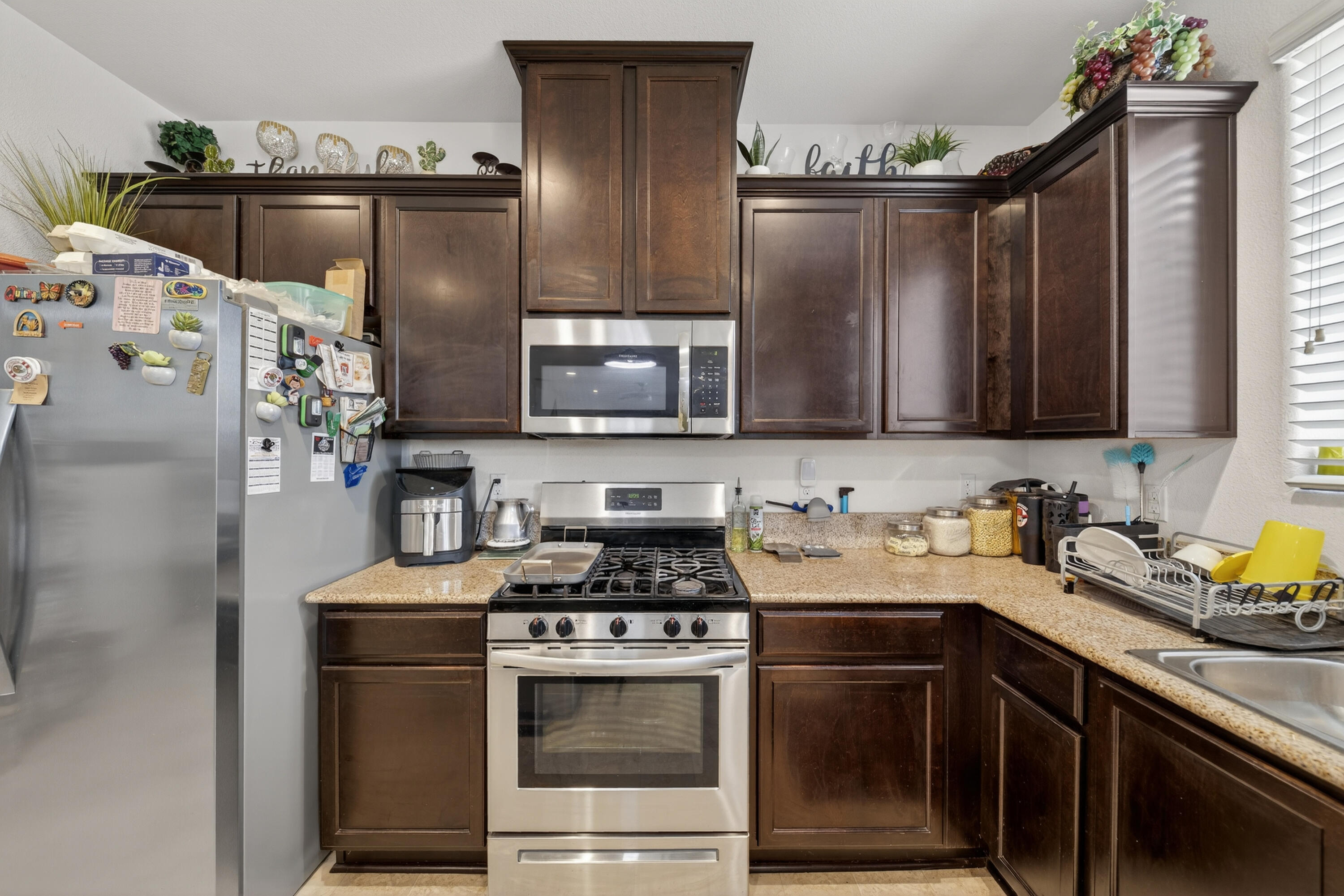 975 Topaz Ave, Lemoore, CA 93245