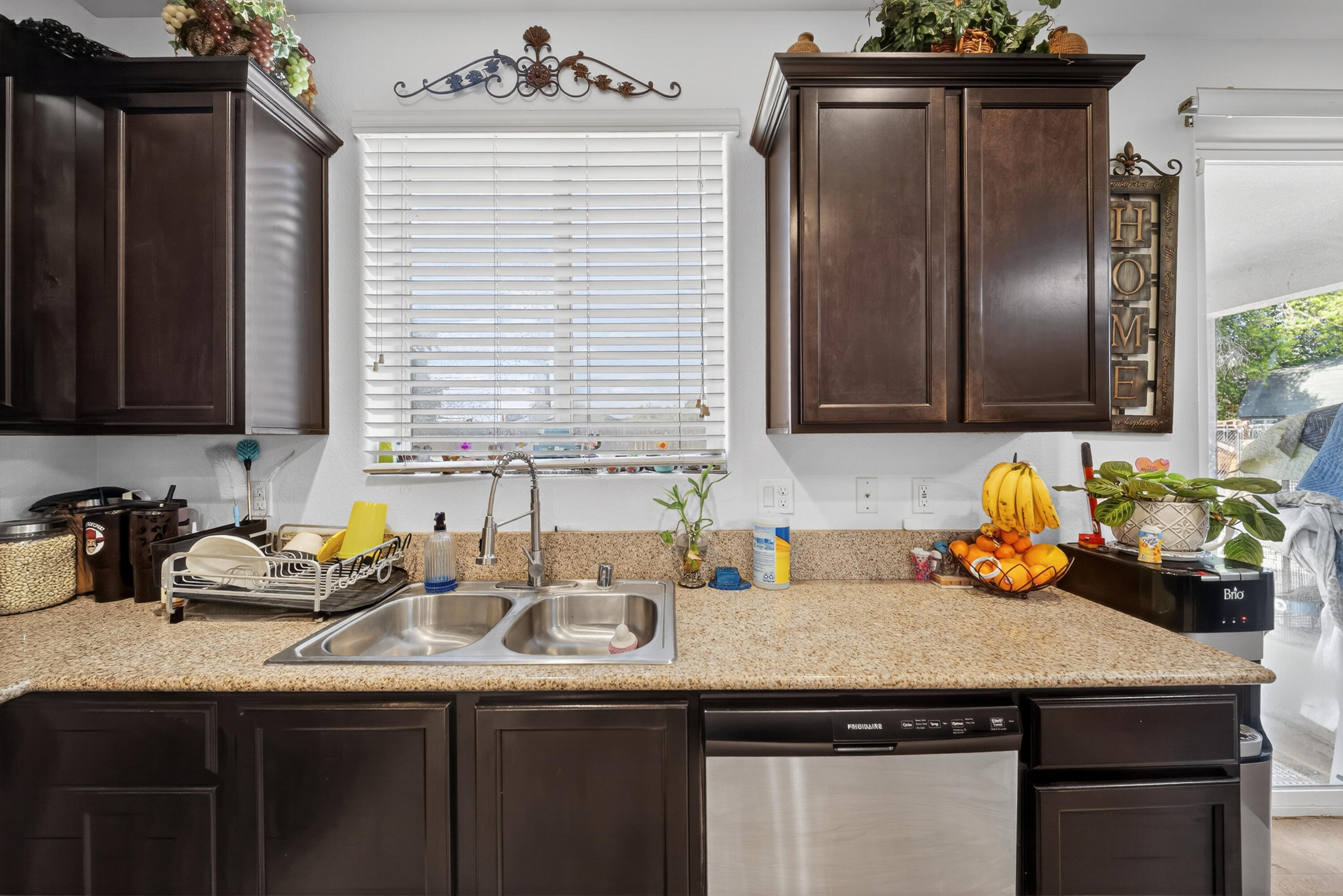 975 Topaz Ave, Lemoore, CA 93245