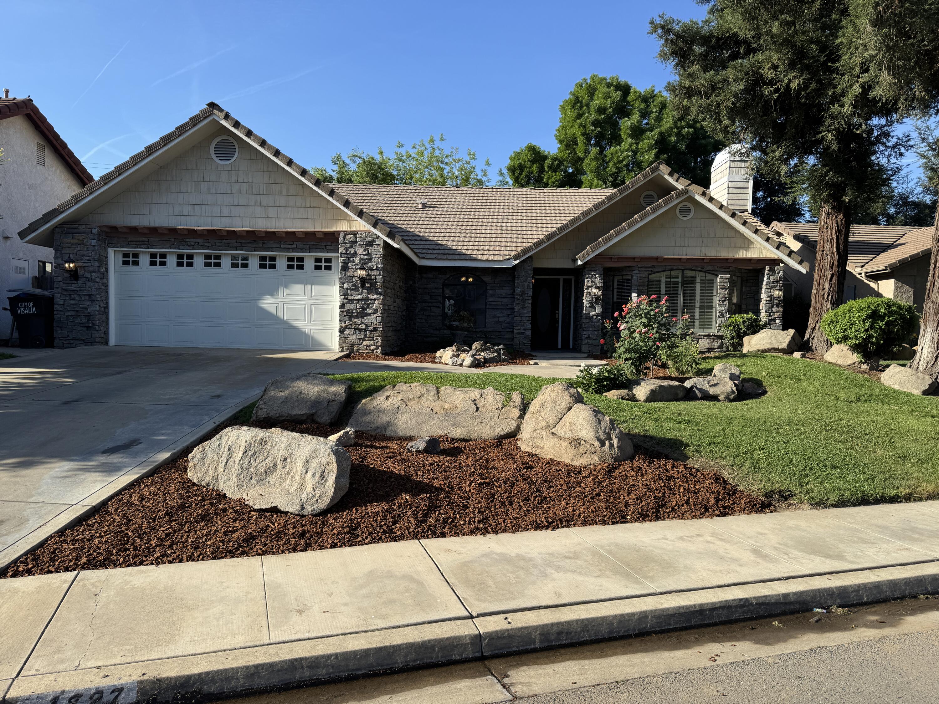 1827 E Evergreen Ct, Visalia, CA 93292