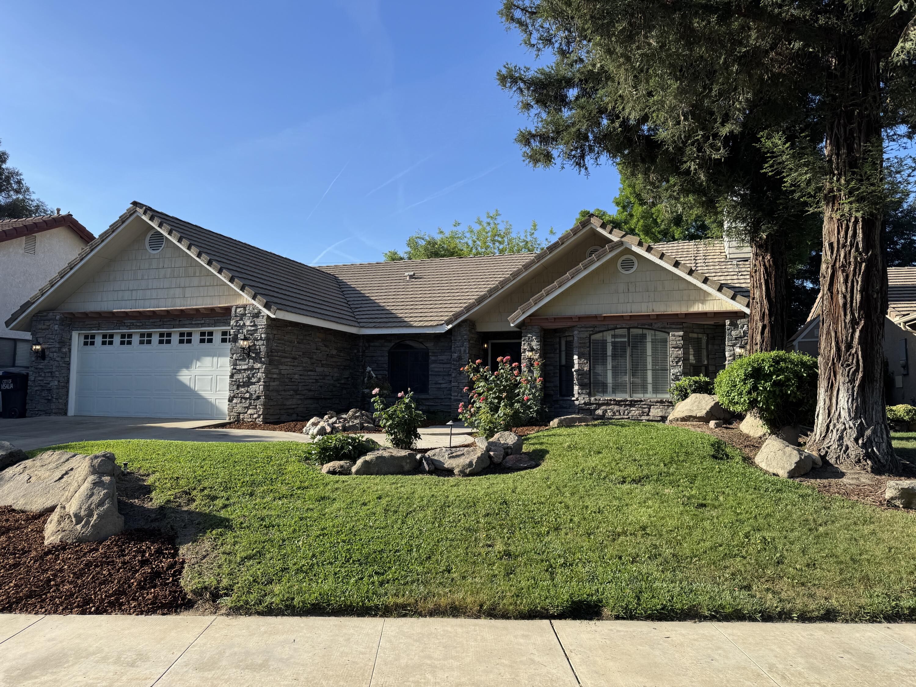 1827 E Evergreen Ct, Visalia, CA 93292