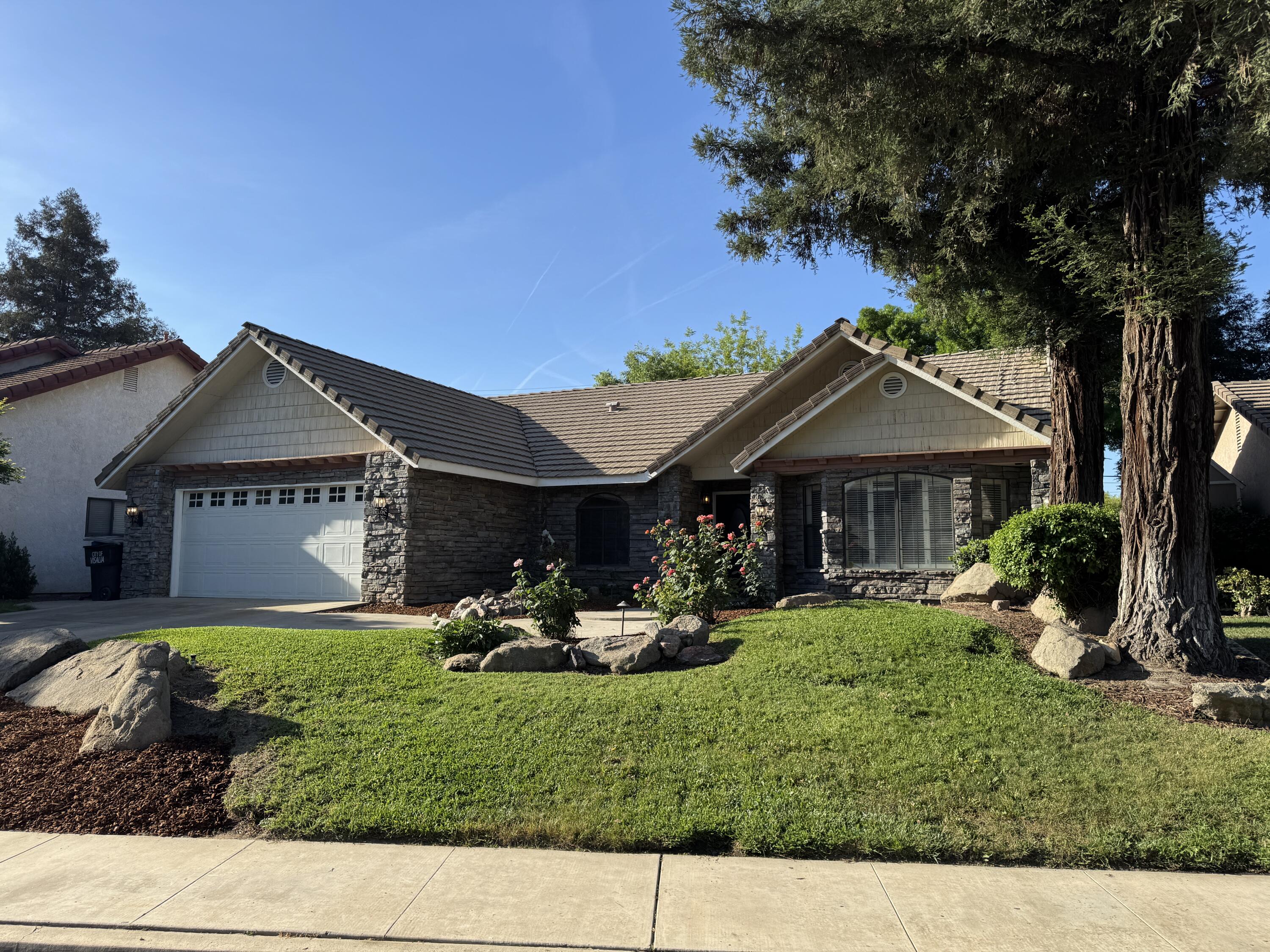 1827 E Evergreen Ct, Visalia, CA 93292