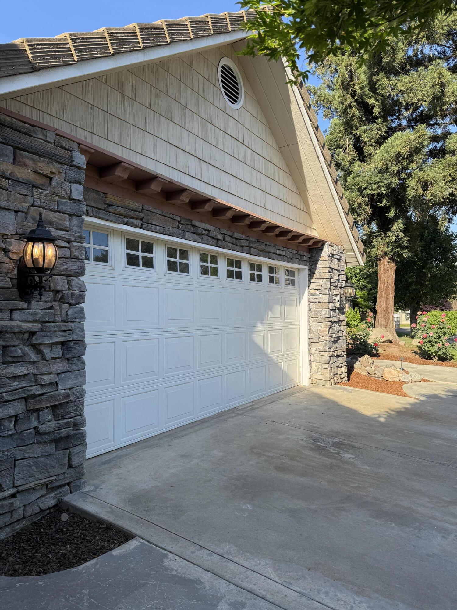 1827 E Evergreen Ct, Visalia, CA 93292